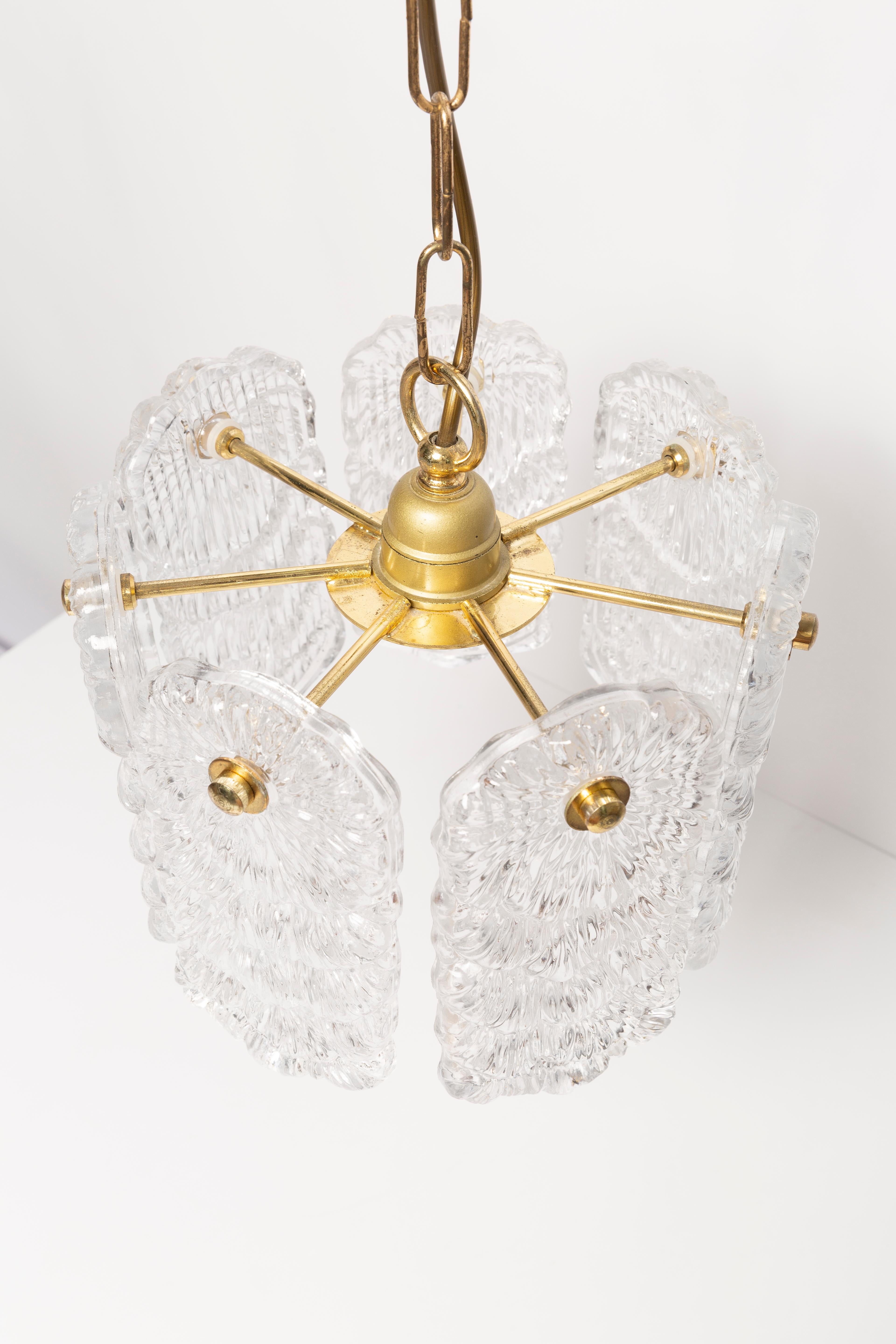 Beautiful chandelier in the style of the Hollywood Regency from the 1960s. Manually made by the Italian workshop of murano glass. The lamp is technically sound. Standard bulb E14 thread. Chandelier is in original vintage condition.

A beautiful,