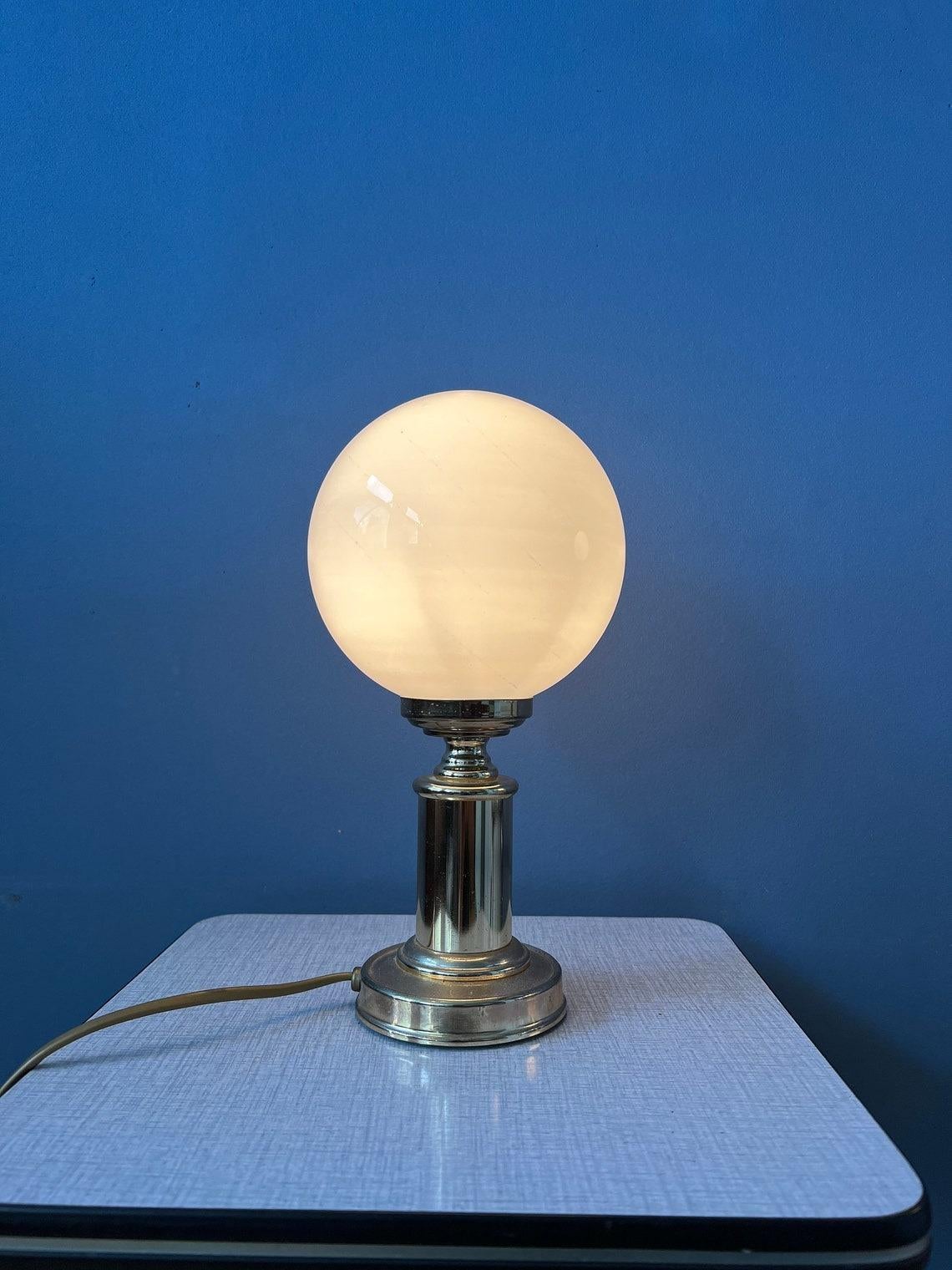 Set of mid century hollywood regency table lamps with golden base and opaline glass shade. The lamp require E14 lightbulbs and currently have EU-plugs.

Additional information:
Materials: Glass, plastic
Period: 1970s
Dimensions: ø Shade: 13