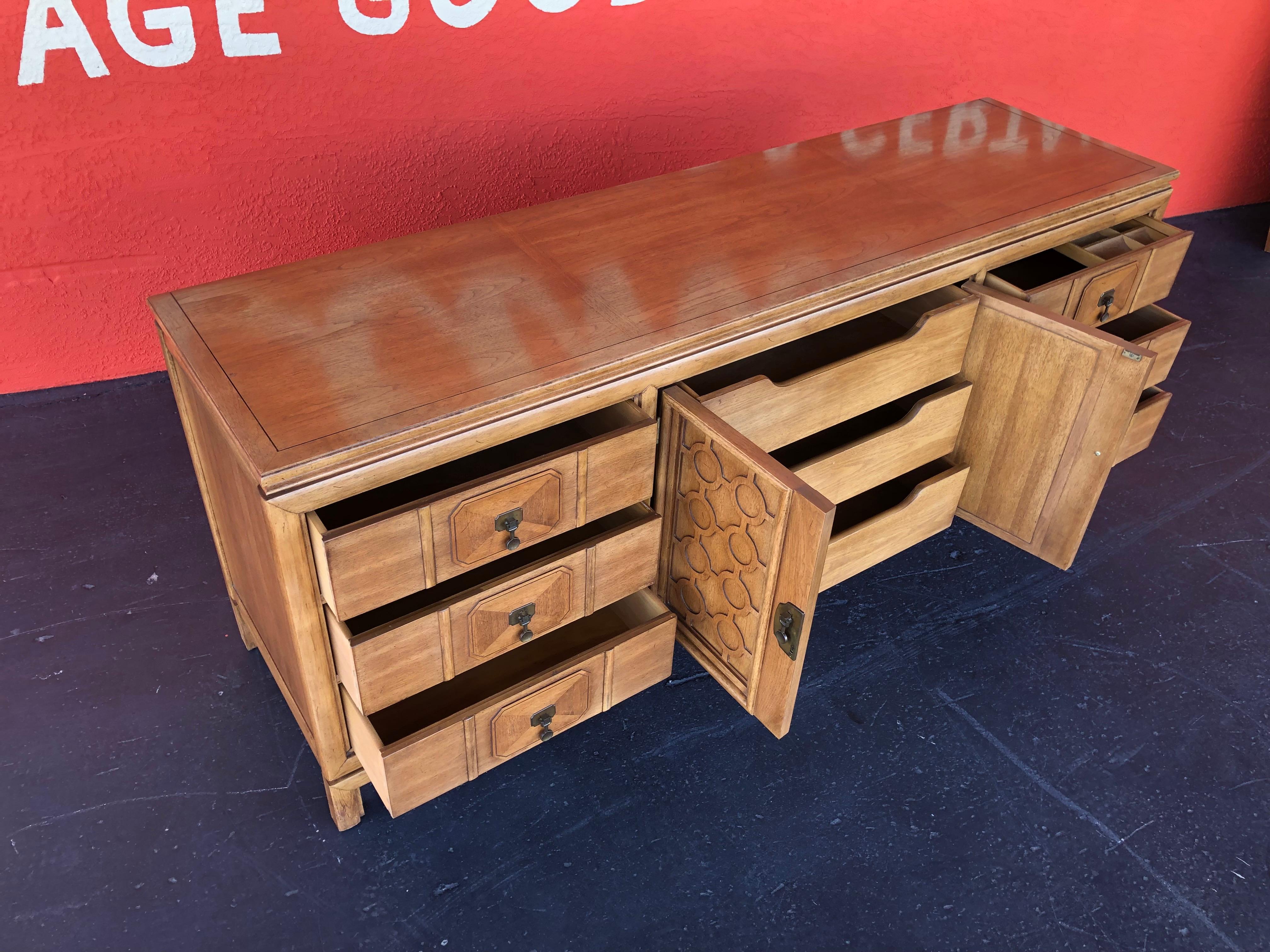 20th Century Mid Century Hollywood Regency Thomasville Tamerlane 5pc Bedroom Set For Sale
