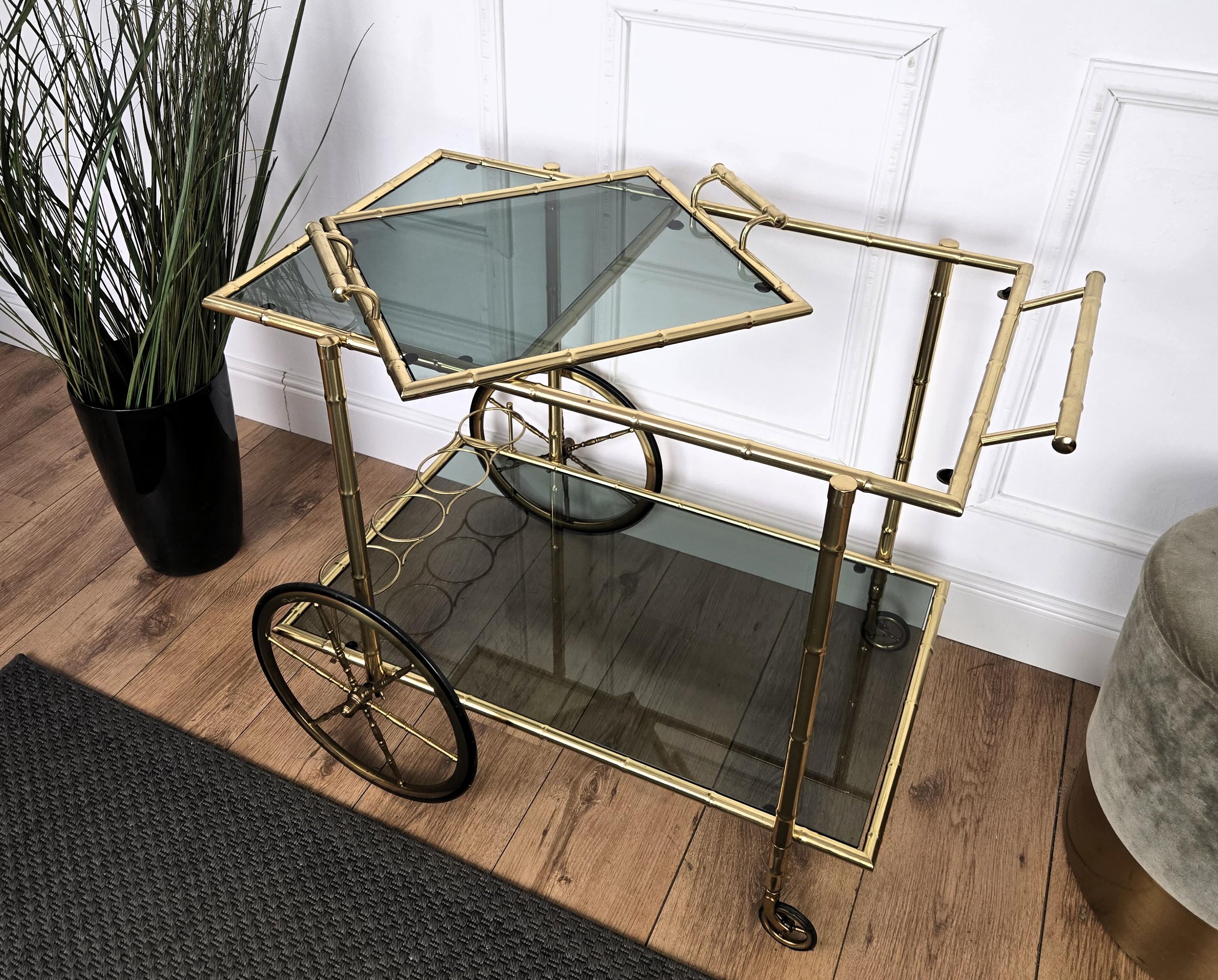 Chariot de bar à deux niveaux en laiton et verre, Italie, années 1970 en vente 2