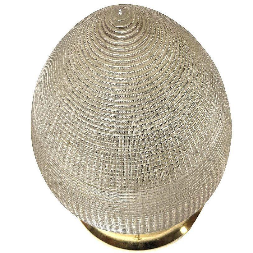 Lámpara colgante de techo de cristal de lágrima holófano de mediados de siglo con adaptador de latón mediados del siglo XX en venta