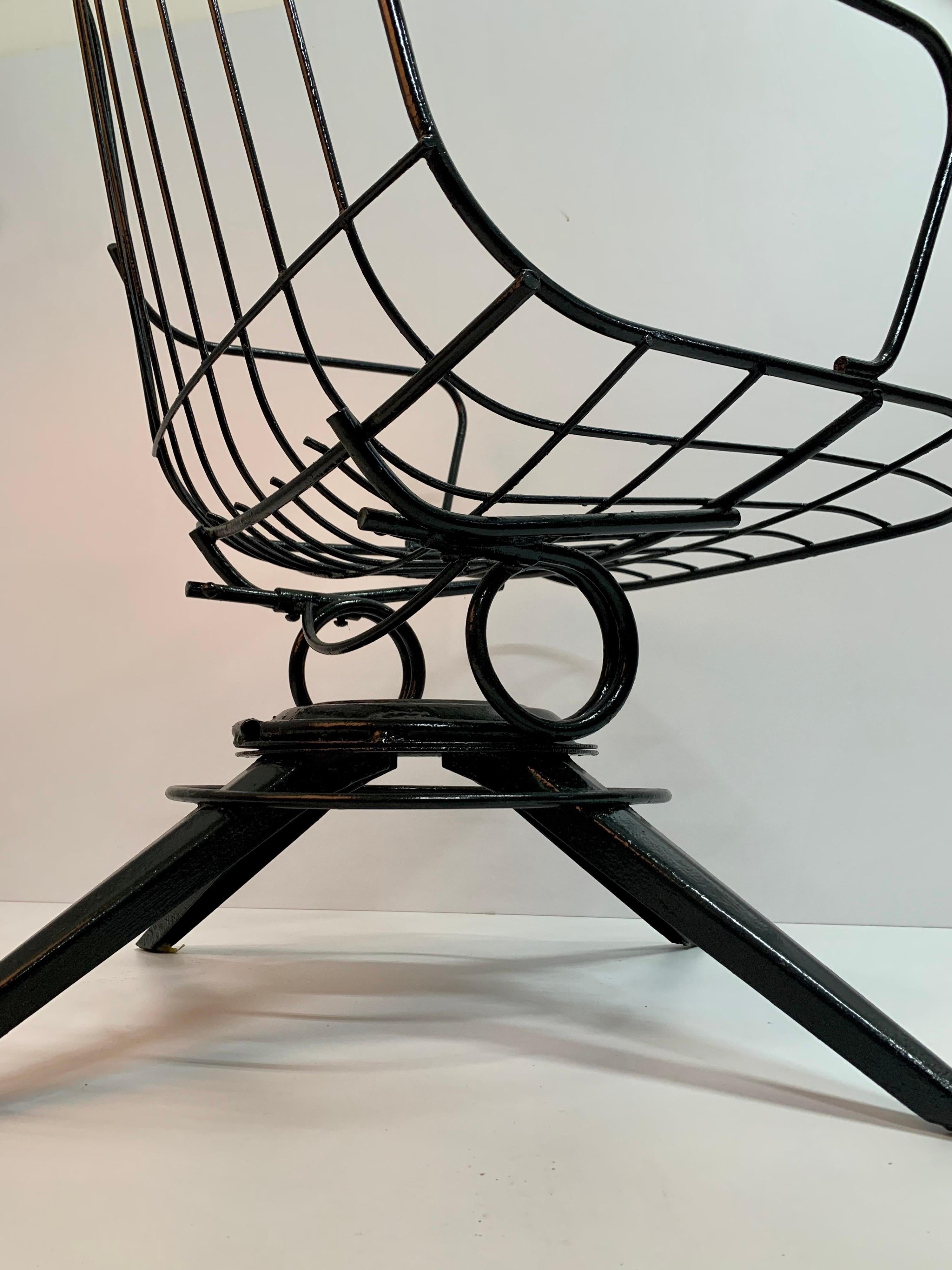 Mid-Century Modern Mid-Century Homecrest Metal Wire Swivel Rocking Chair For Sale