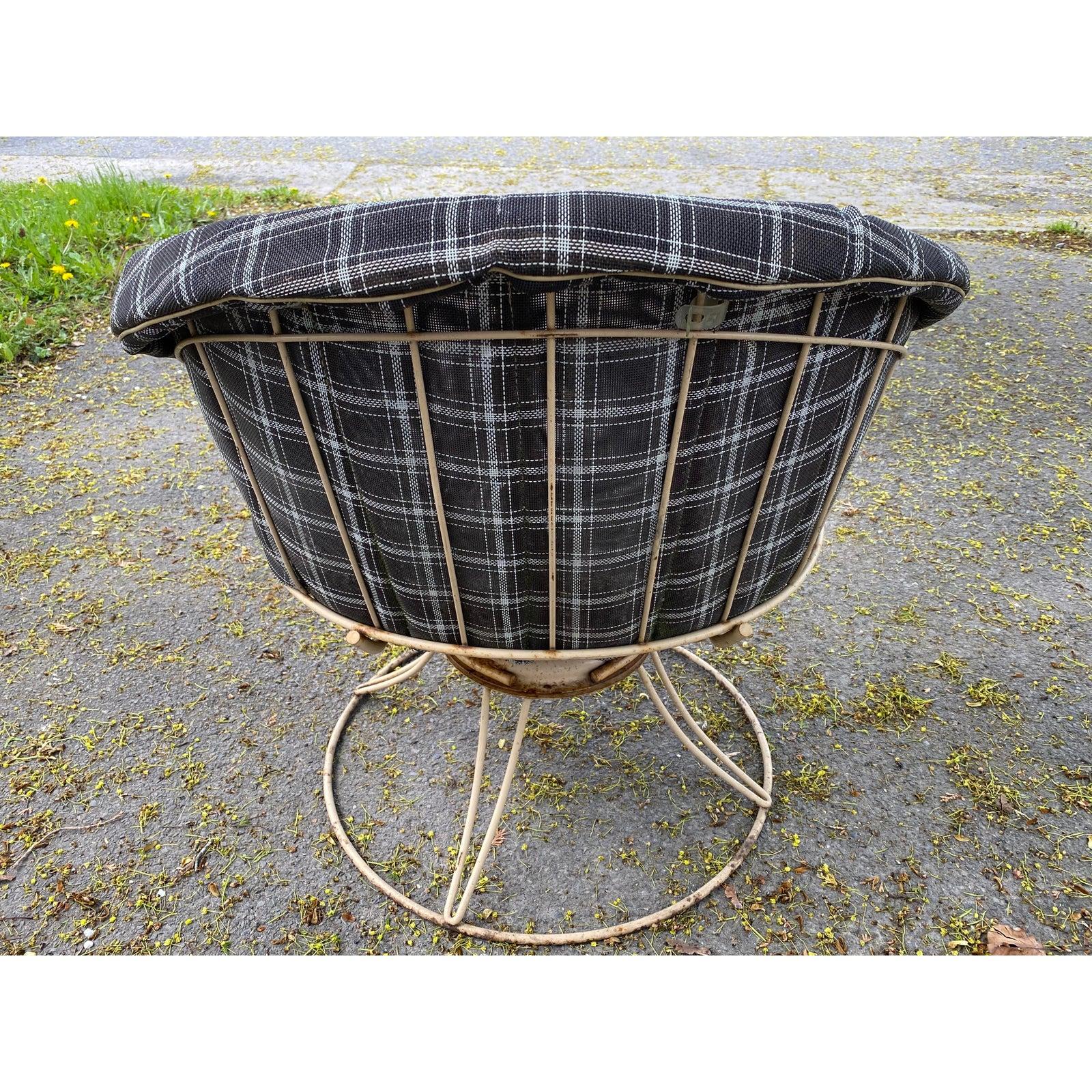 Mid-Century Modern Mid-Century Homecrest Wrought Iron Patio Chair For Sale