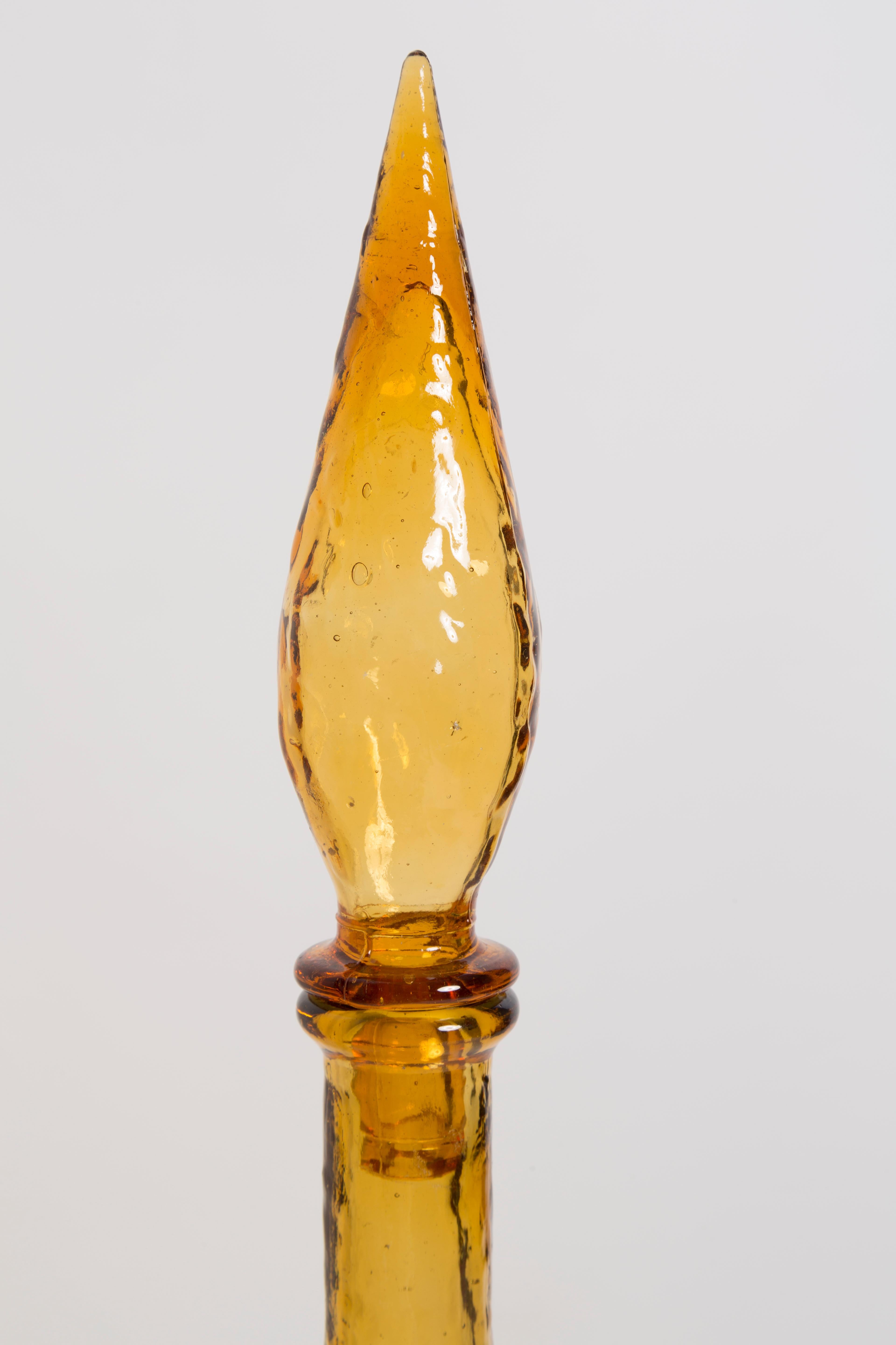 Mid-Century Honiggelber Dekanter aus Empoli-Glas mit Stopper, Italien, 1960er Jahre (Moderne der Mitte des Jahrhunderts) im Angebot