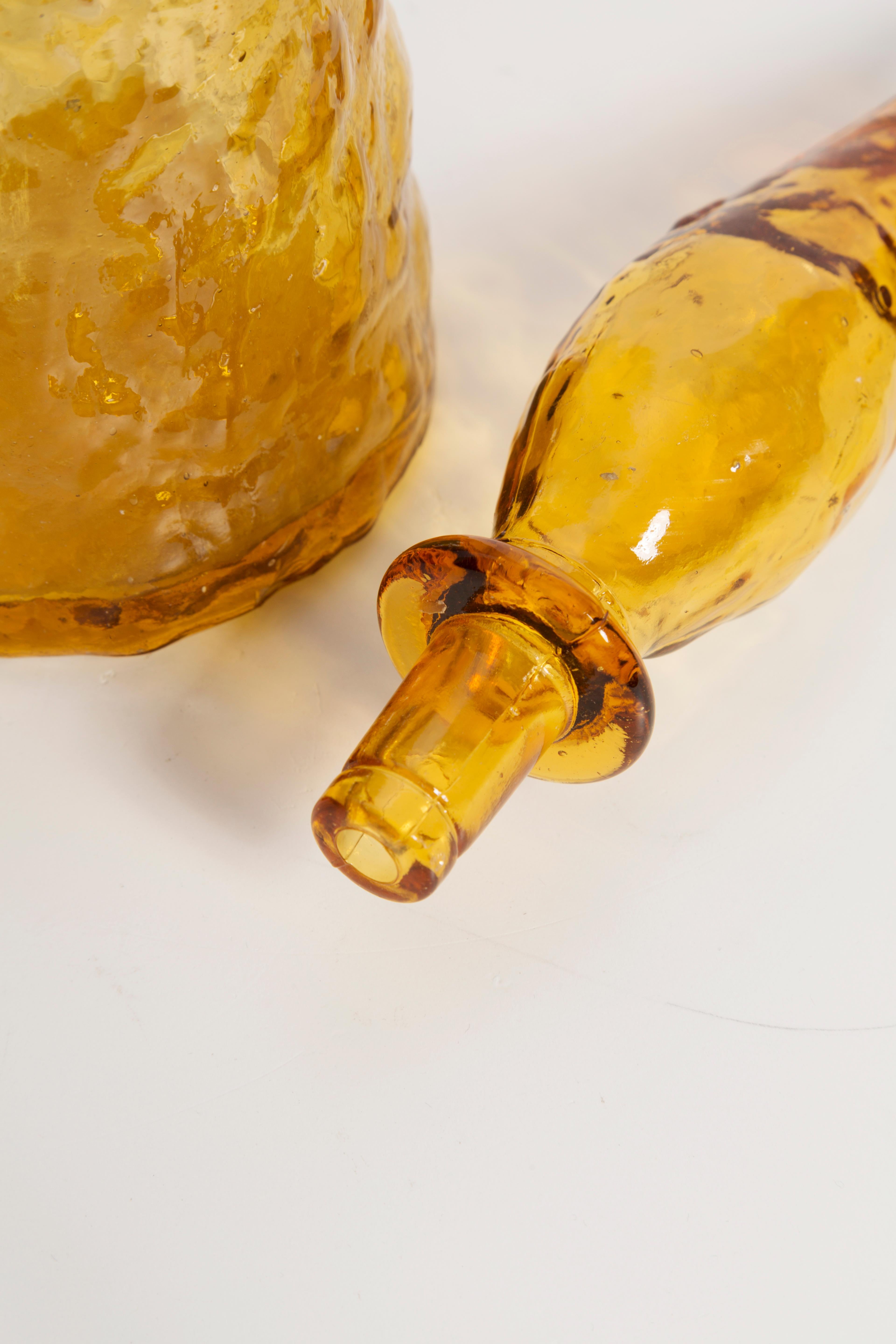 Mid-Century Honiggelber Dekanter aus Empoli-Glas mit Stopper, Italien, 1960er Jahre (20. Jahrhundert) im Angebot