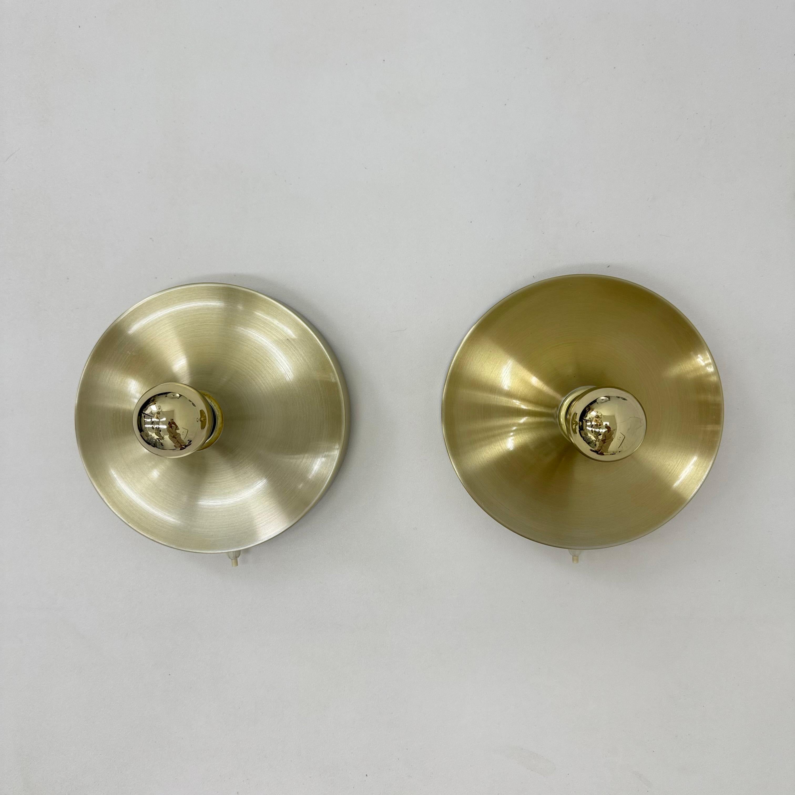 Lampe à disque du milieu du siècle, A Space, 1970, attribuée à Charlotte Perriand. en vente 7