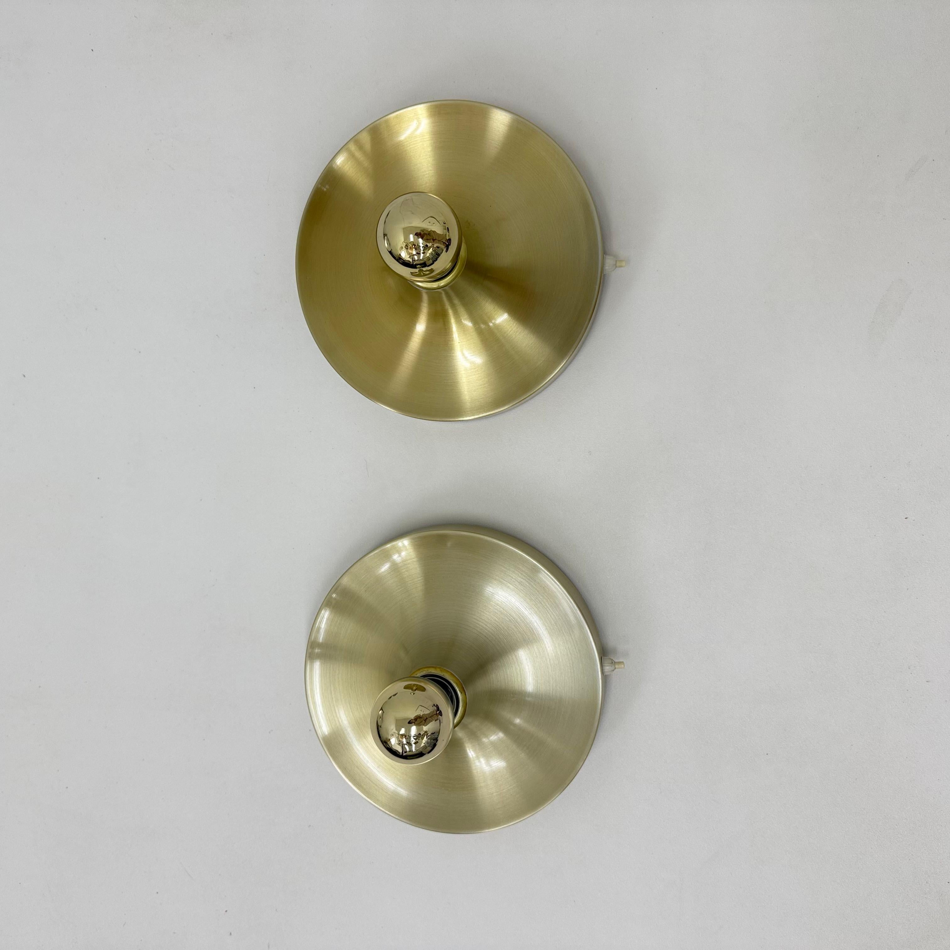 Lampe à disque du milieu du siècle, A Space, 1970, attribuée à Charlotte Perriand. en vente 8