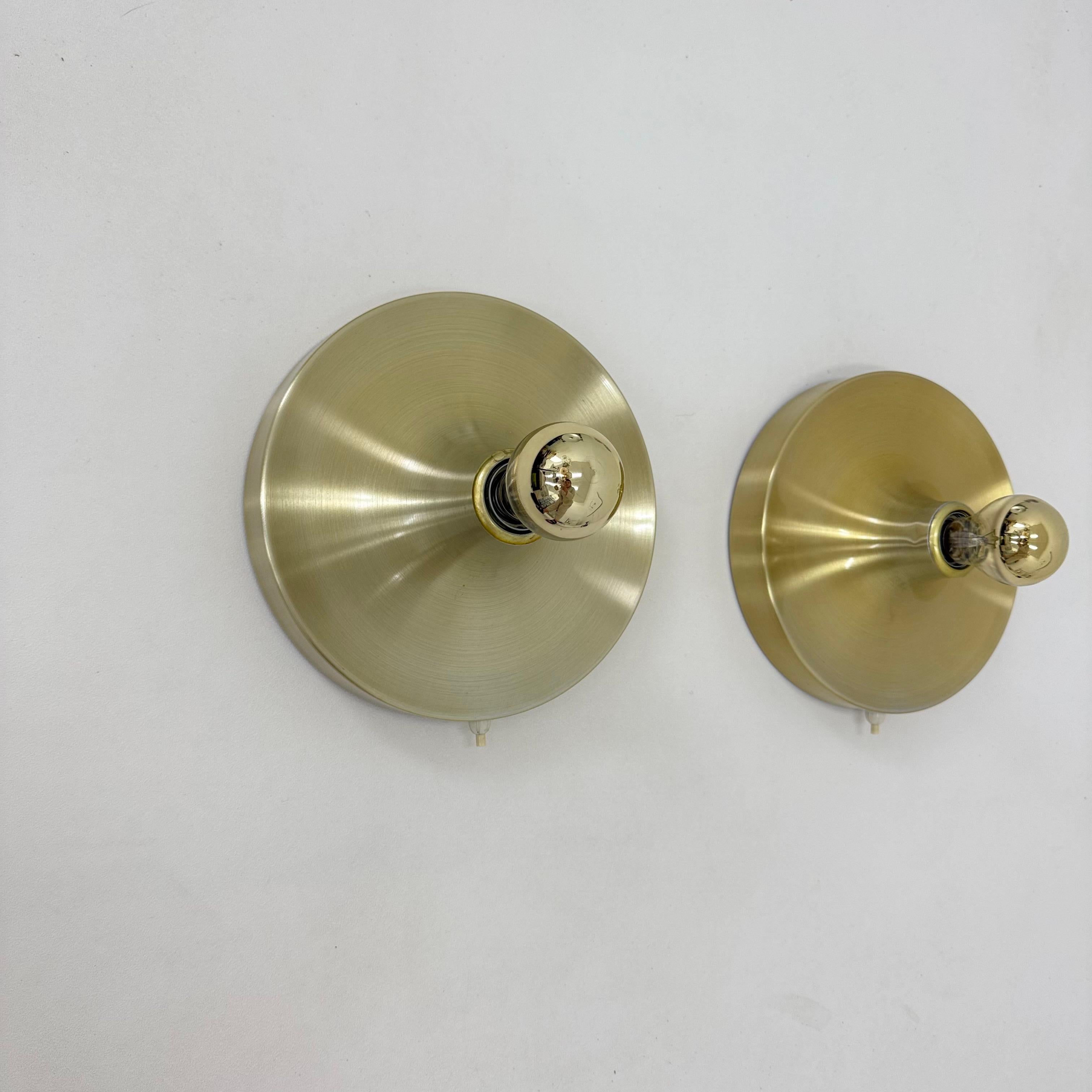 Lampe à disque du milieu du siècle, A Space, 1970, attribuée à Charlotte Perriand. en vente 10