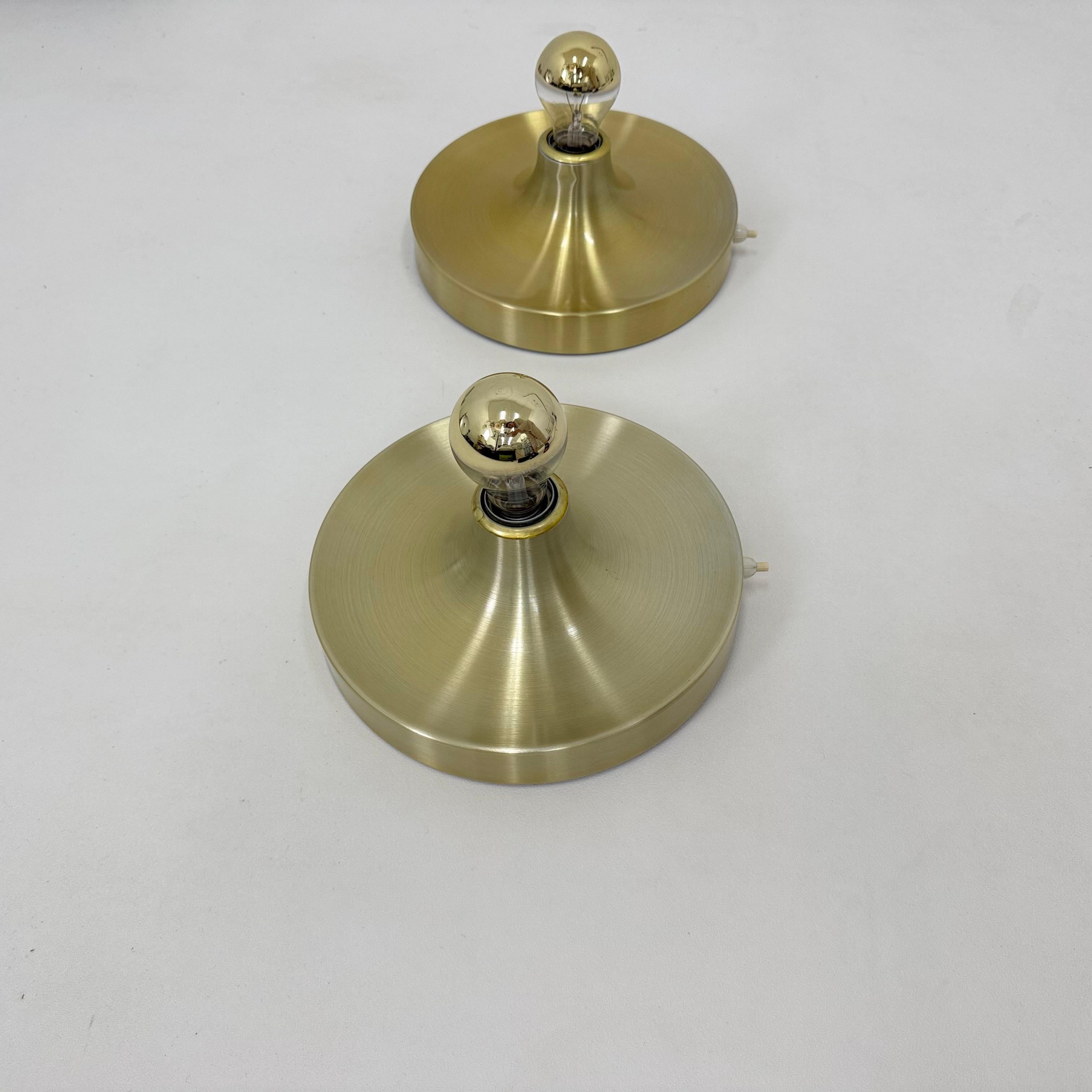 Lampe à disque du milieu du siècle, A Space, 1970, attribuée à Charlotte Perriand. en vente 11
