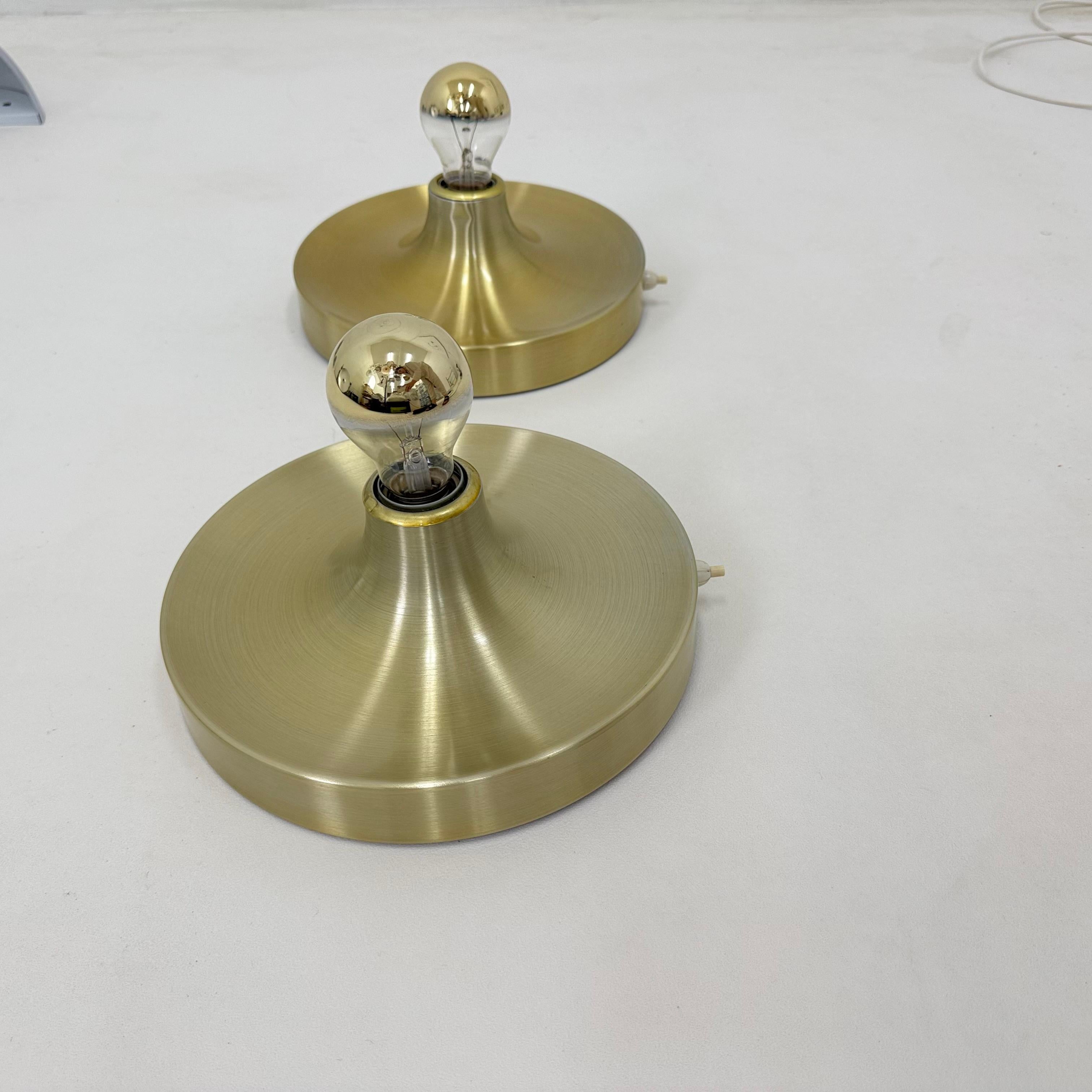 Lampe à disque du milieu du siècle, A Space, 1970, attribuée à Charlotte Perriand. en vente 12