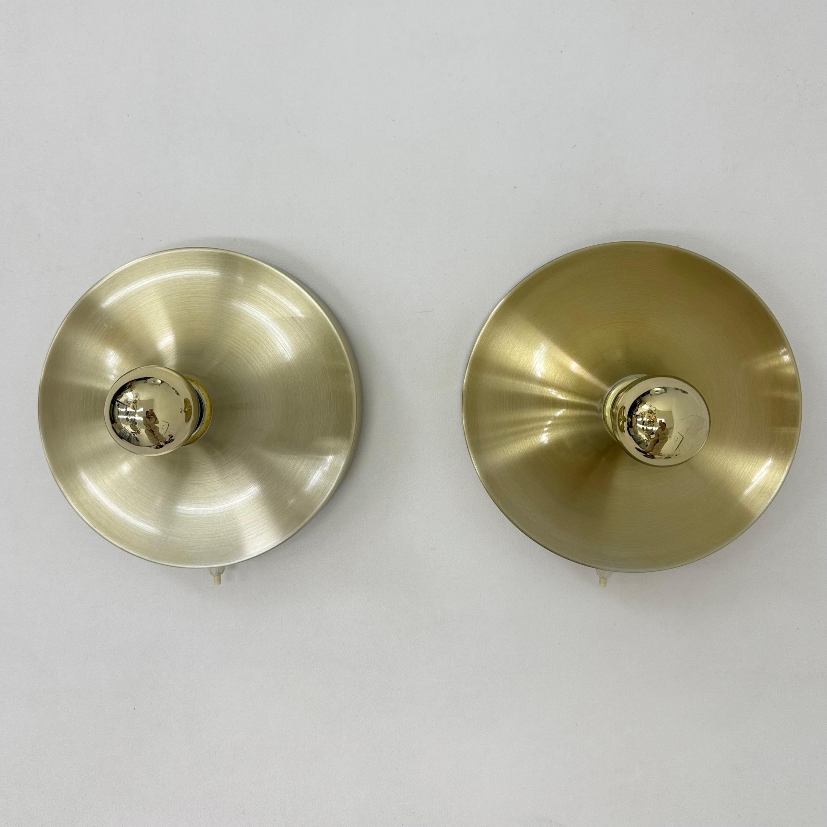 Lampe à disque de l'ère spatiale Honsel, design du milieu du siècle, années 1970, attribuée à Charlotte Perriand pour les arcs.