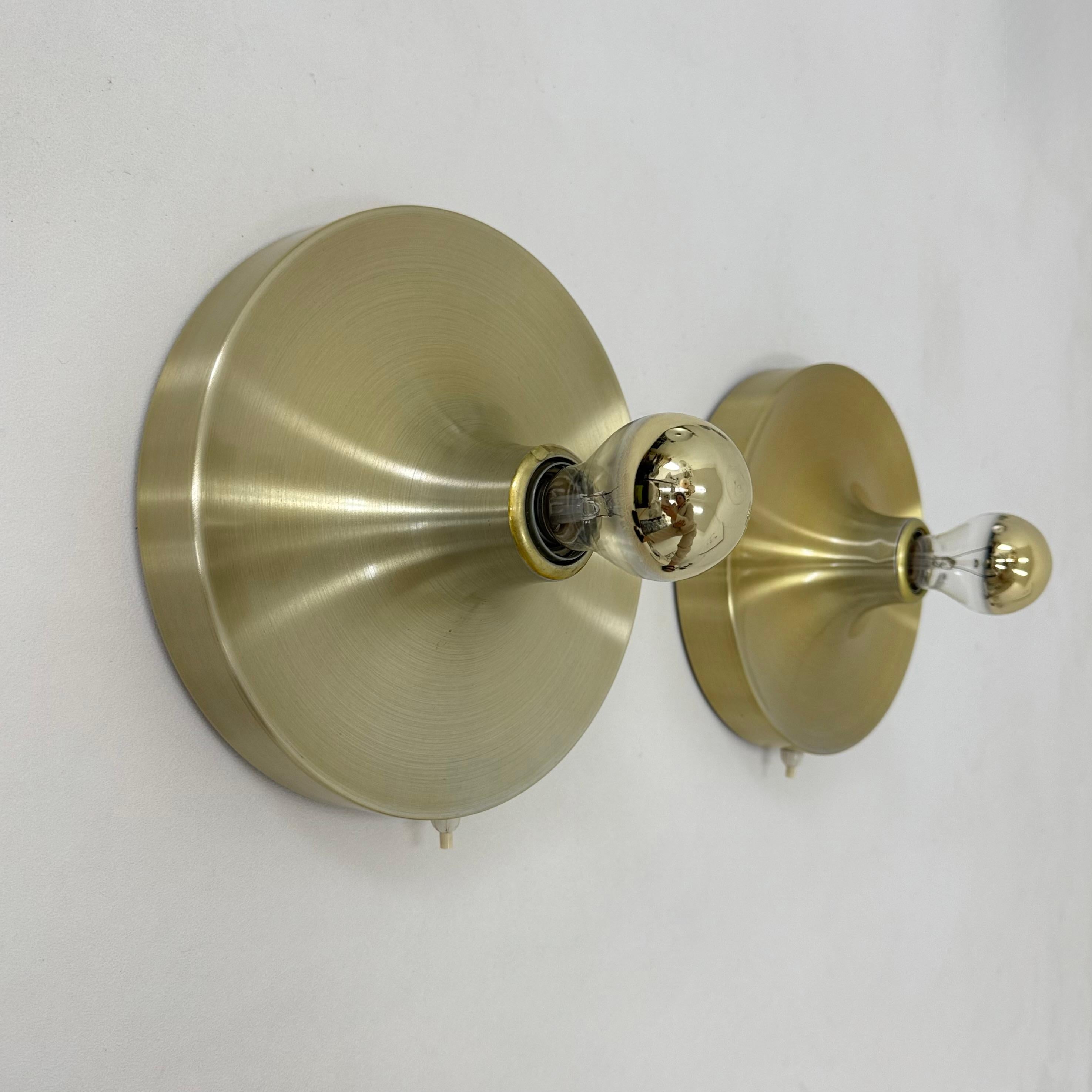 Européen Lampe à disque du milieu du siècle, A Space, 1970, attribuée à Charlotte Perriand. en vente