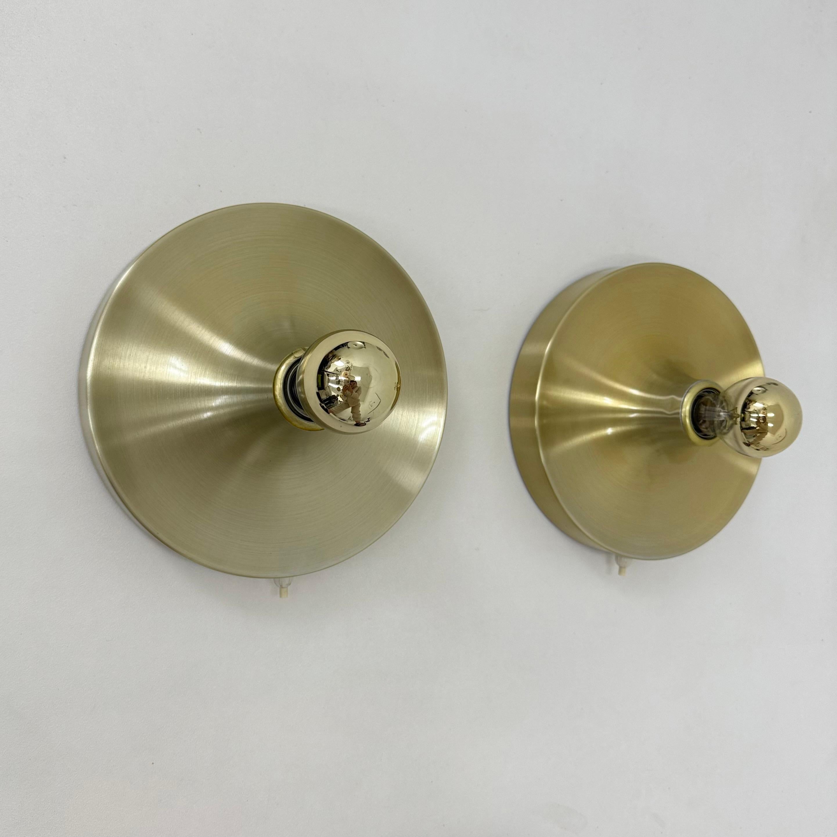 Fin du 20e siècle Lampe à disque du milieu du siècle, A Space, 1970, attribuée à Charlotte Perriand. en vente