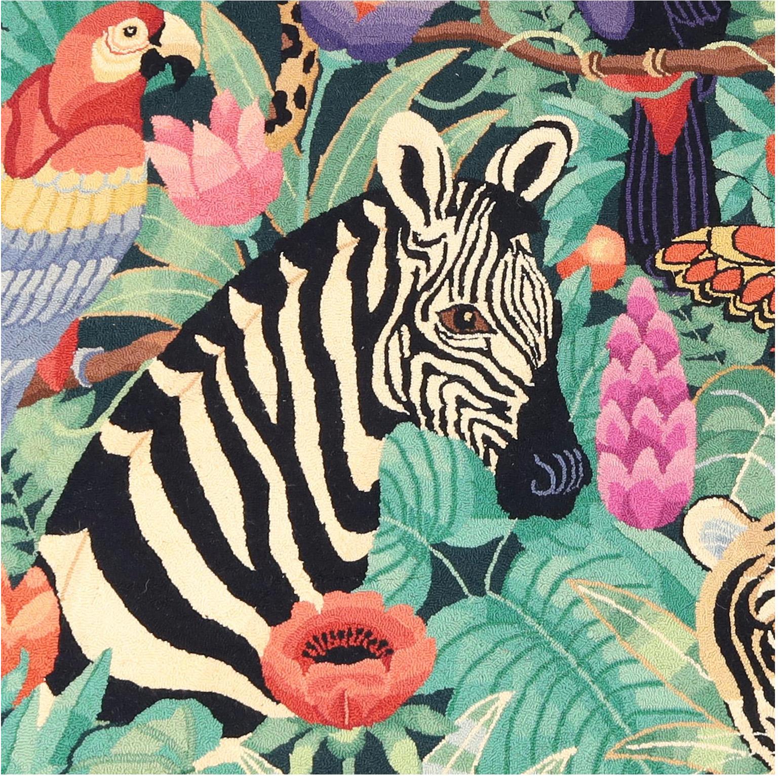 Mid-Century moderno Tappeto da giardino con ganci di metà secolo con uccelli e animali tropicali in vendita