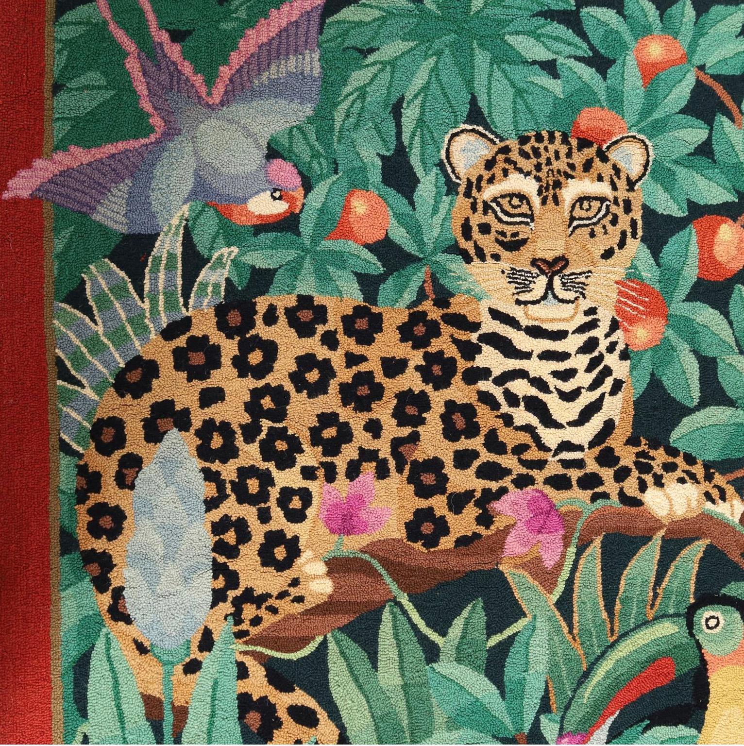 Tessile Tappeto da giardino con ganci di metà secolo con uccelli e animali tropicali in vendita