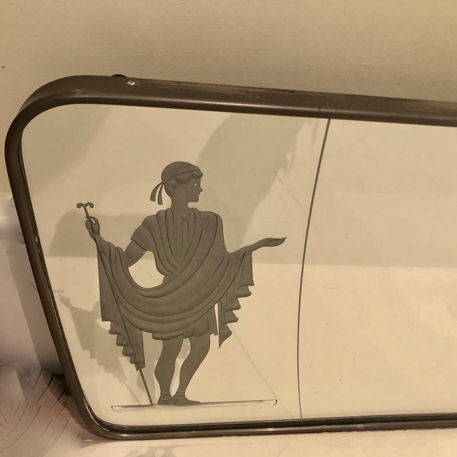 Buriné Miroir horizontal en laiton buriné organique, Italie, milieu du siècle, à la manière de Borsani en vente