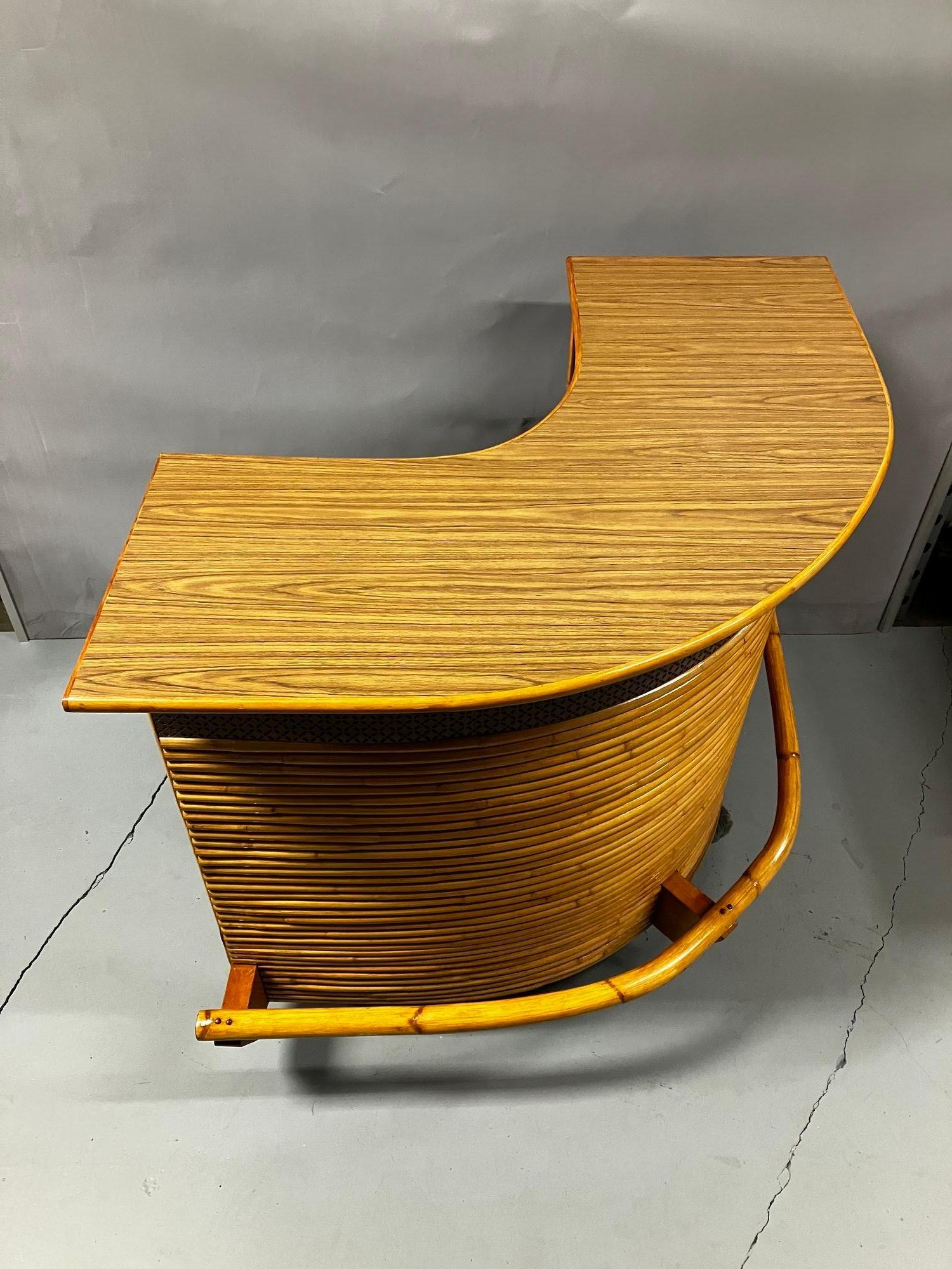 Midcentury Horizontal Stacked Restored Rattan L-Shaped Dry Bar with Foot Rest In Excellent Condition In Van Nuys, CA