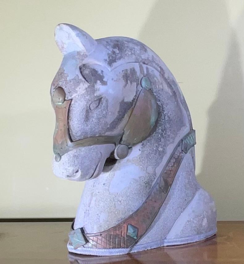 Milieu du siècle  Sculpture de tête de cheval  en vente 3