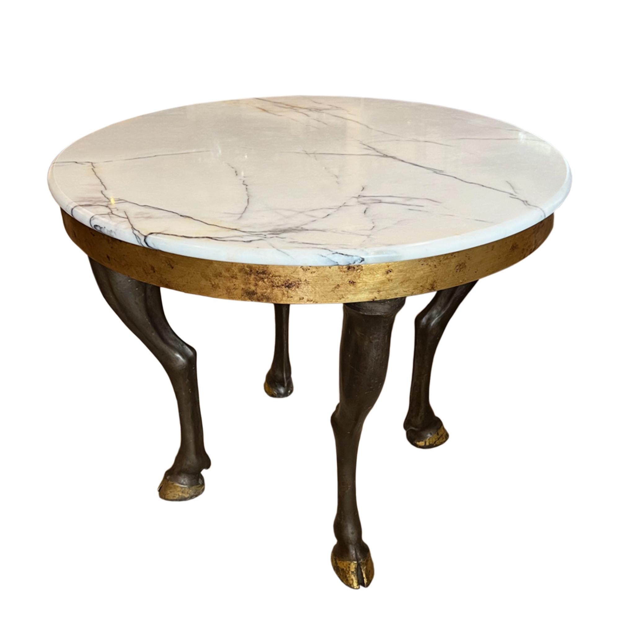 Mesa de centro con patas de caballo de mediados de siglo