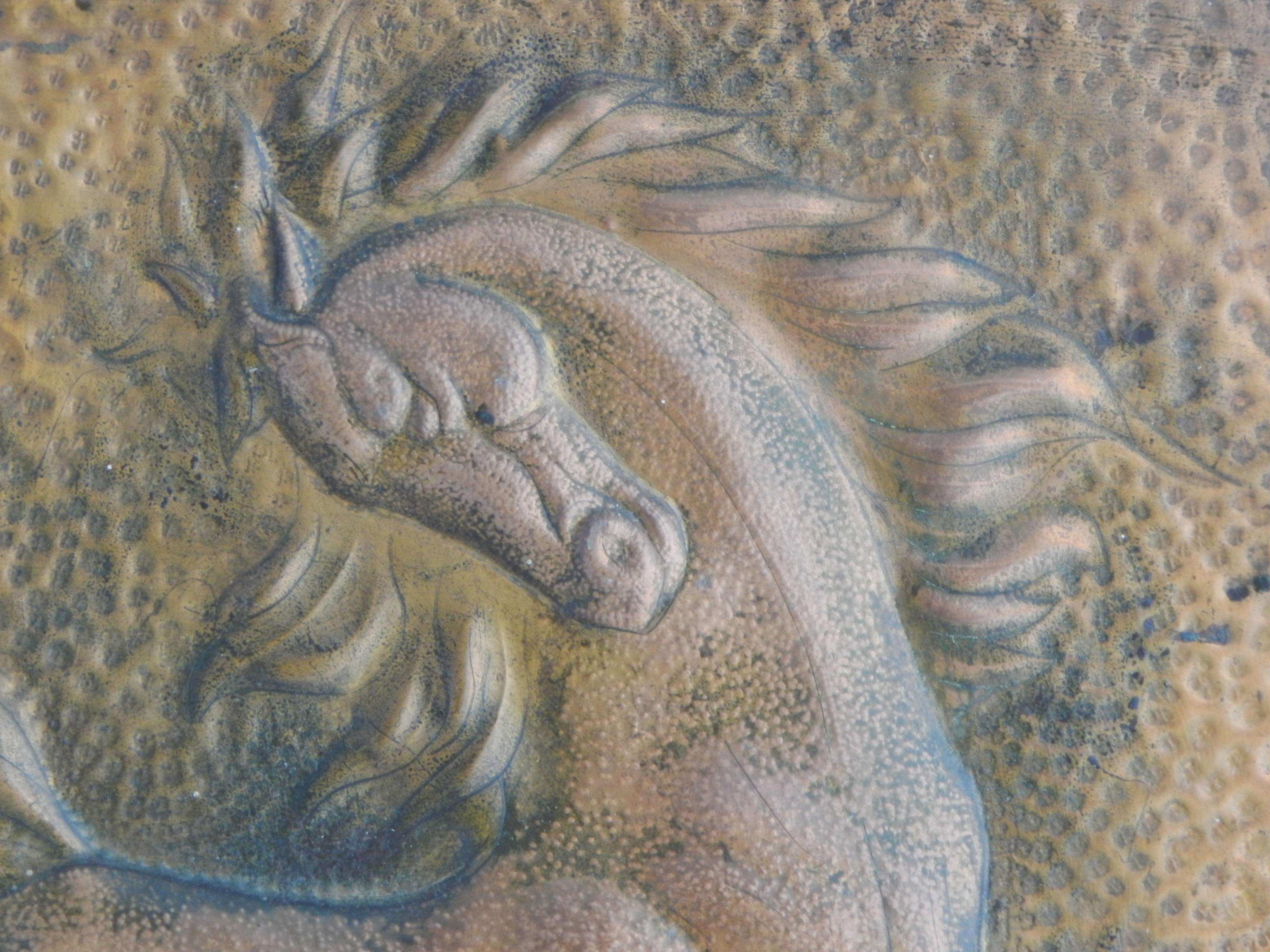 Pannello decorativo da parete con cavalli di metà secolo, rame sbalzato c1950 1