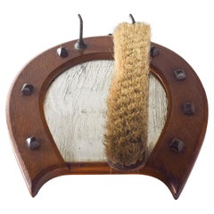 Porte-brosses en forme de fer à cheval du milieu du siècle dernier