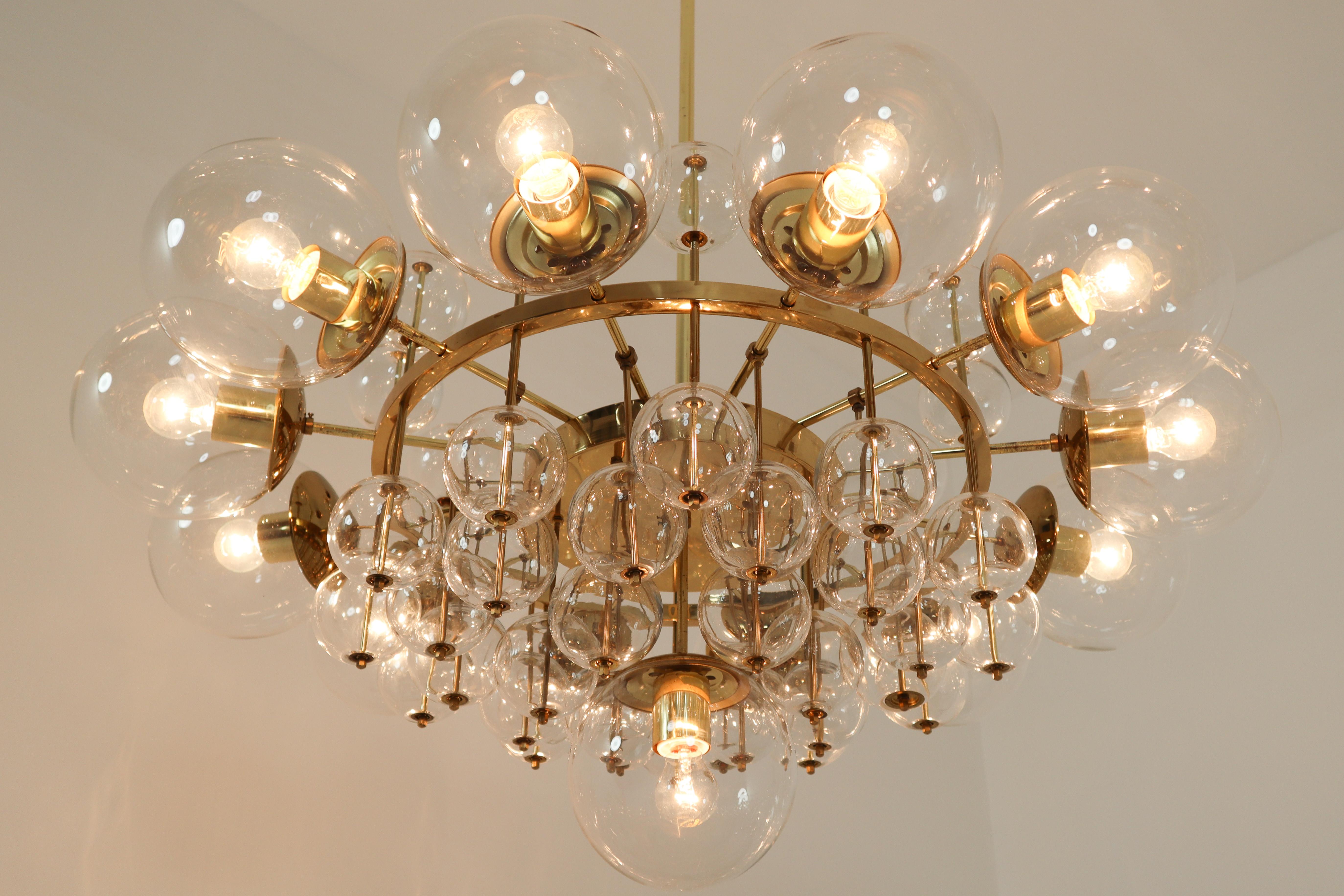 Midcentury Hotel Chandelier with Brass Fixture and Hand-Blowed Glass Globes In Good Condition In Almelo, NL