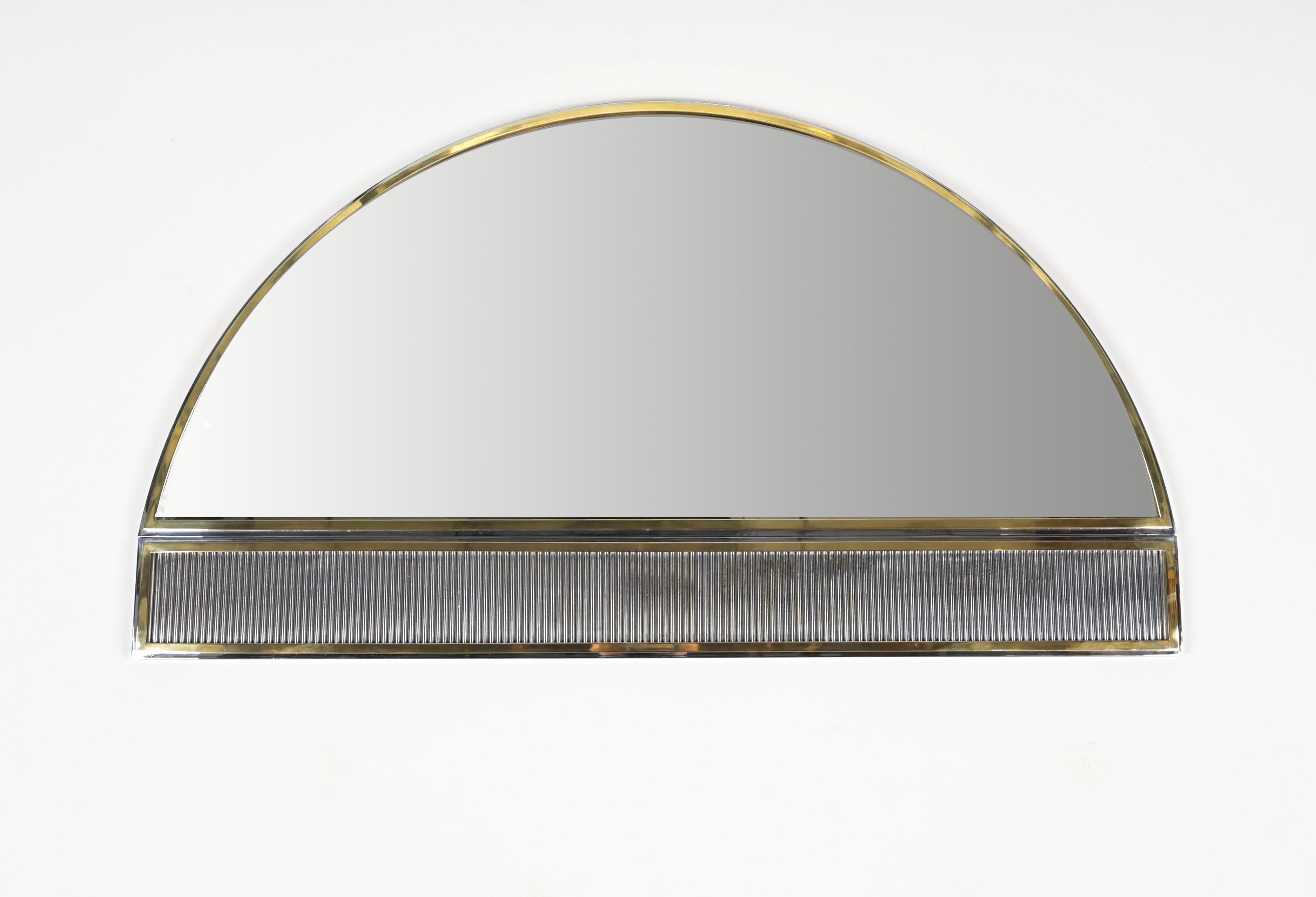 Grand miroir italien en arc de cercle en laiton et chrome de Romeo Rega, 1970 en vente 5