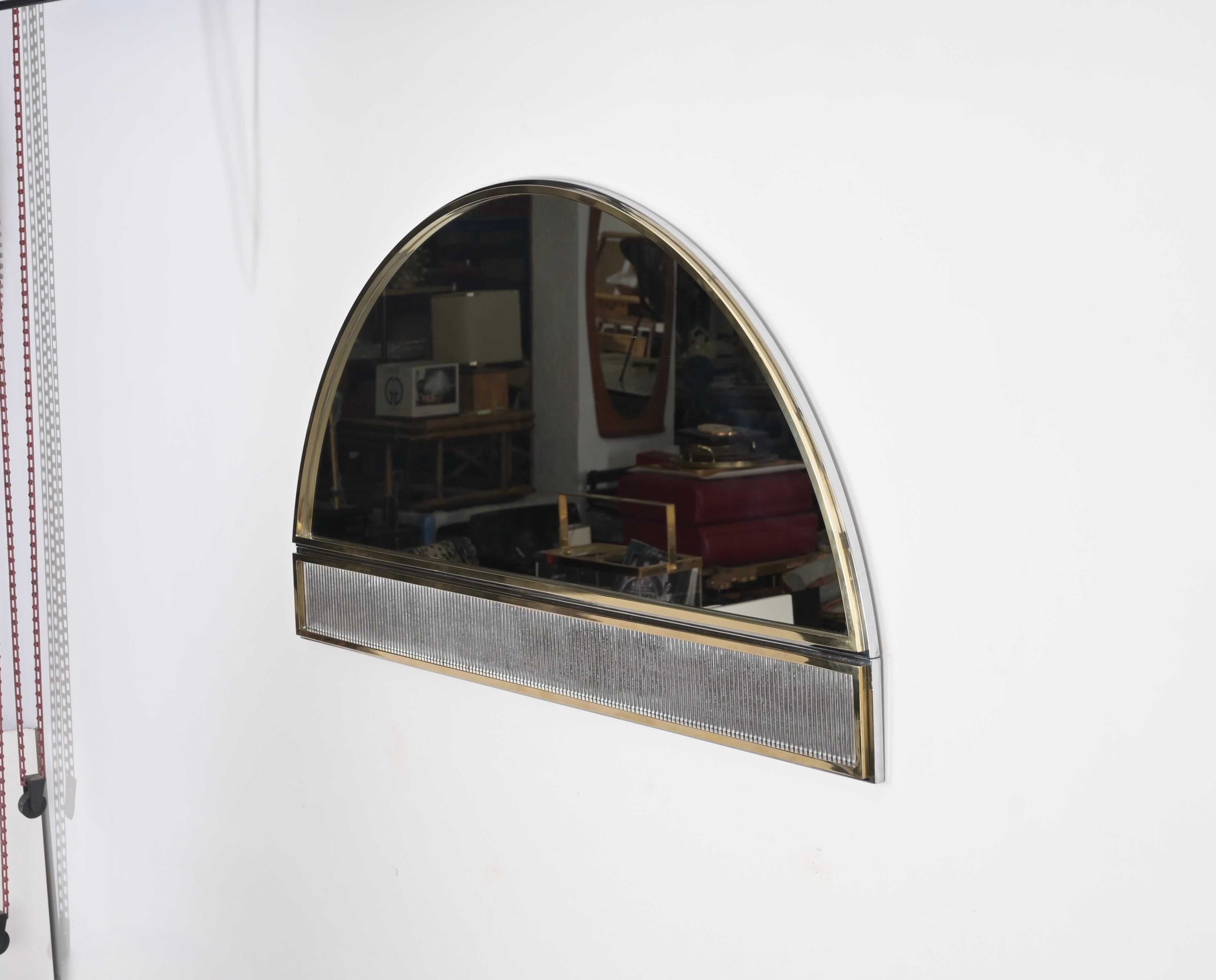 Grand miroir italien en arc de cercle en laiton et chrome de Romeo Rega, 1970 en vente 7