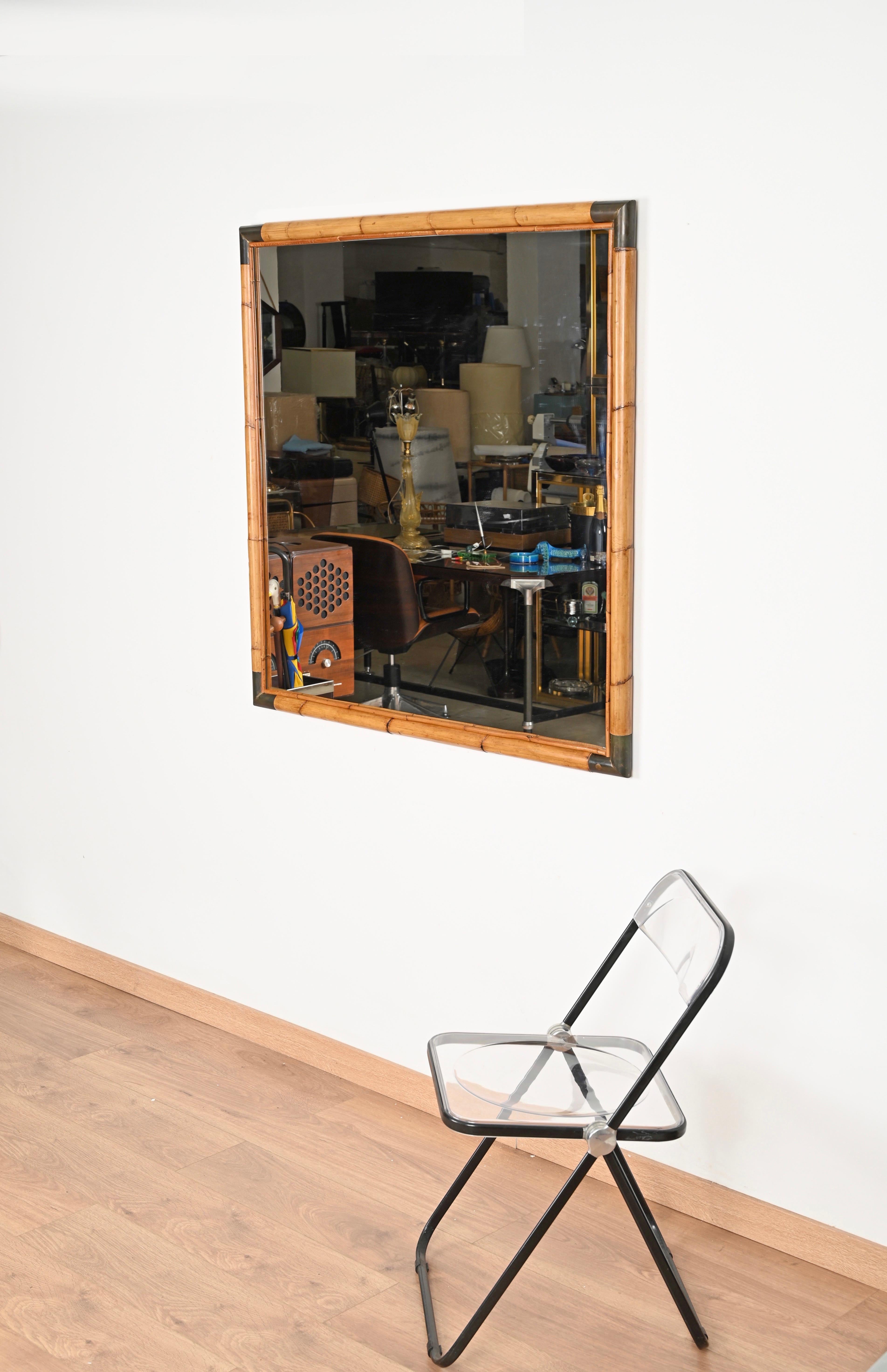 Mid-Century moderno Specchio quadrato italiano di metà secolo in ottone e bambù, anni '70 in vendita