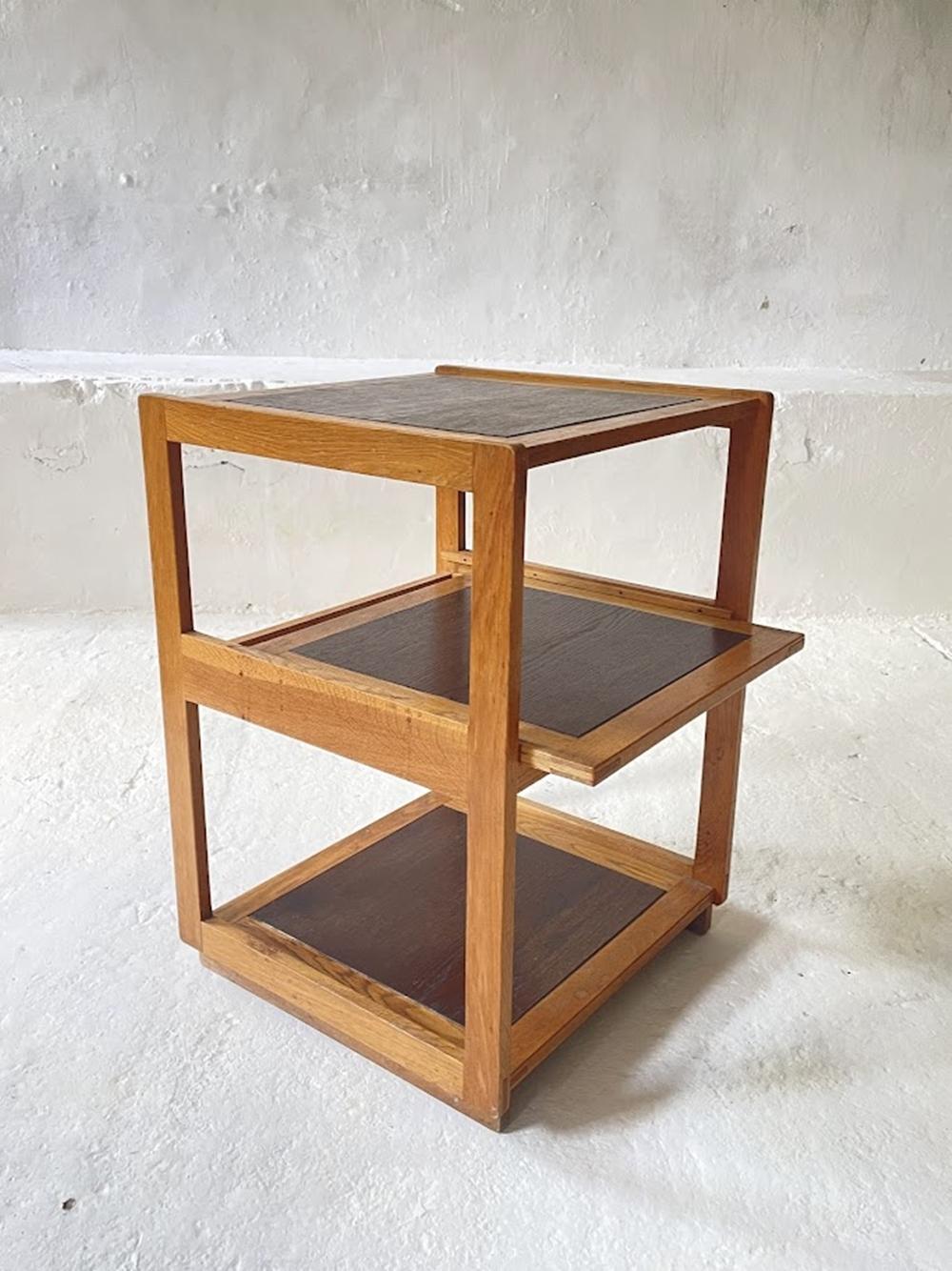 Mesa cúbica de roble de artes aplicadas húngaras de mediados de siglo, años 60 Moderno de mediados de siglo en venta