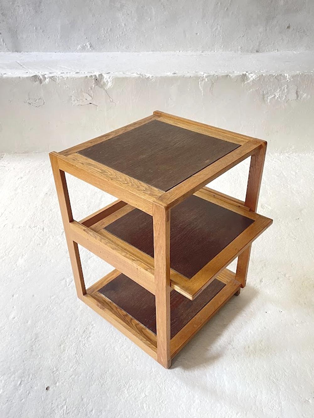 Mesa cúbica de roble de artes aplicadas húngaras de mediados de siglo, años 60 Húngaro en venta