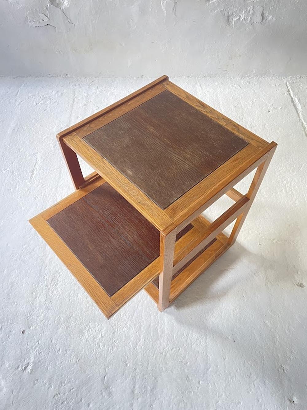Mesa cúbica de roble de artes aplicadas húngaras de mediados de siglo, años 60 en venta 1