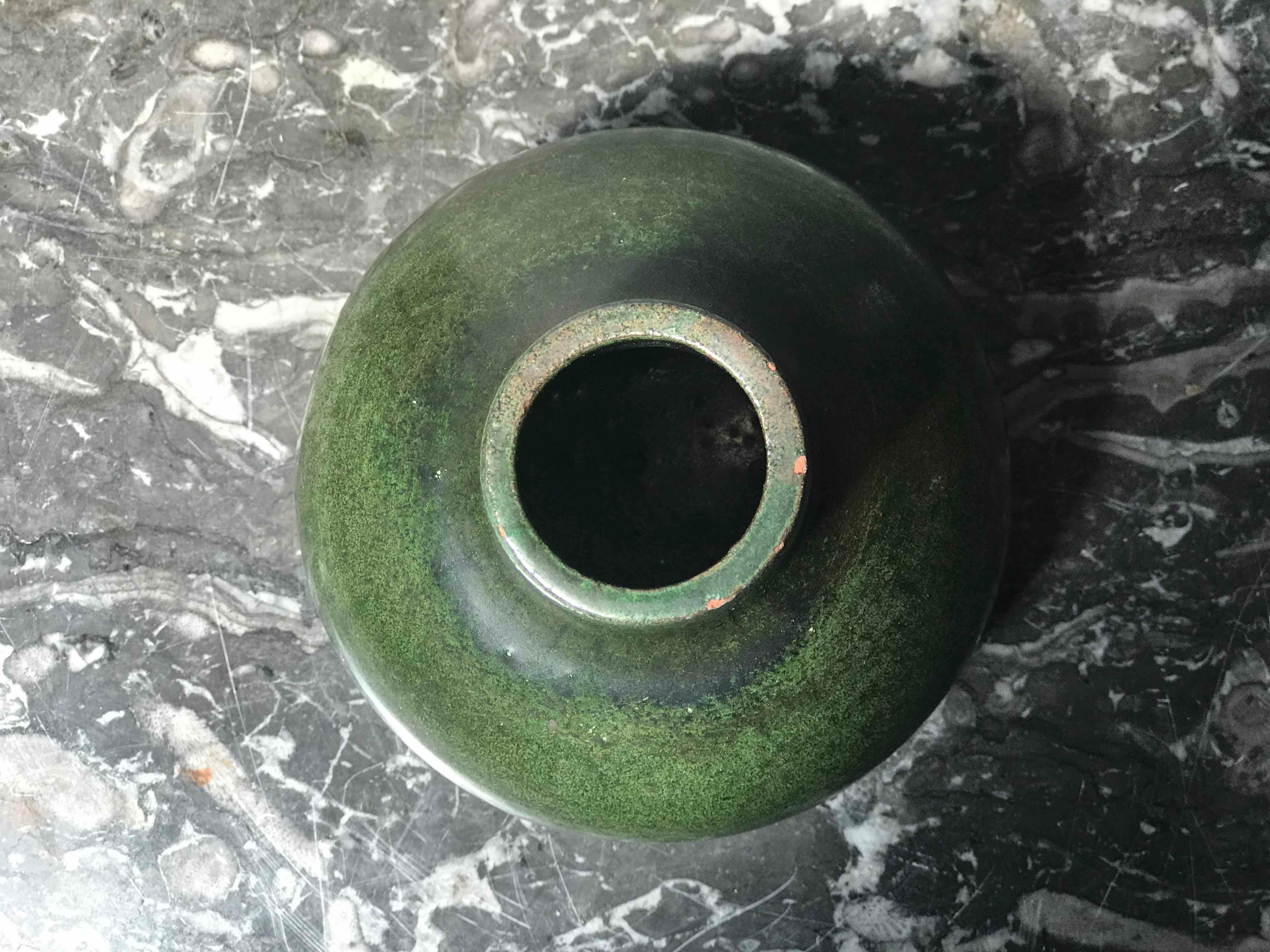 Mid-Century Hunter Green Glazed Vase from England In Good Condition In Los Angeles, CA