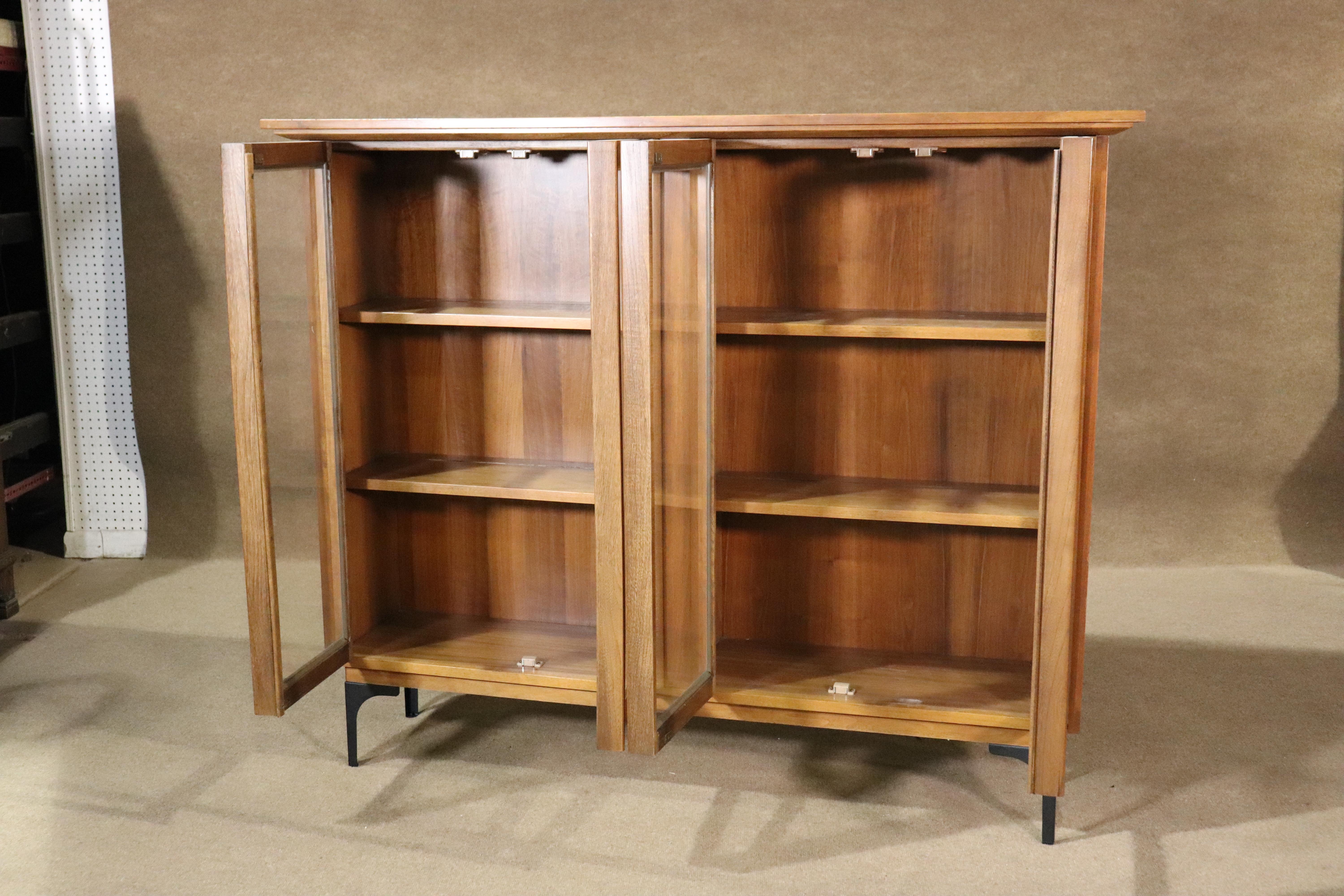 Mid-Century Modern Mid-Century Hutch For Sale