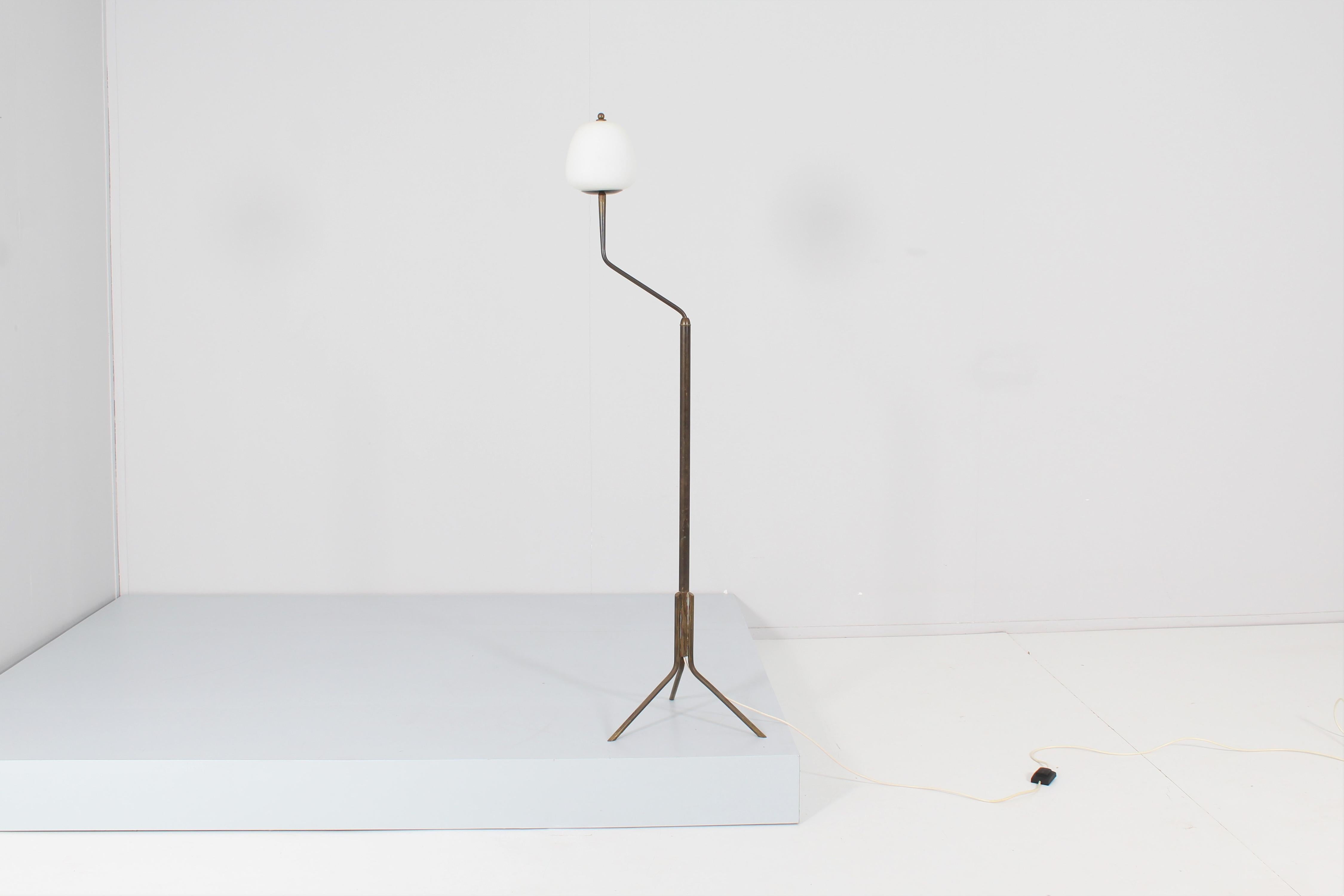 Beautiful floor lamp attributed to Ignazio Gardella, produced in Italy in the 1960s. The lamp, adjustable by means of a joint, is made of burnished brass and a globe in satin white glass.
Wear consistent with age and use.