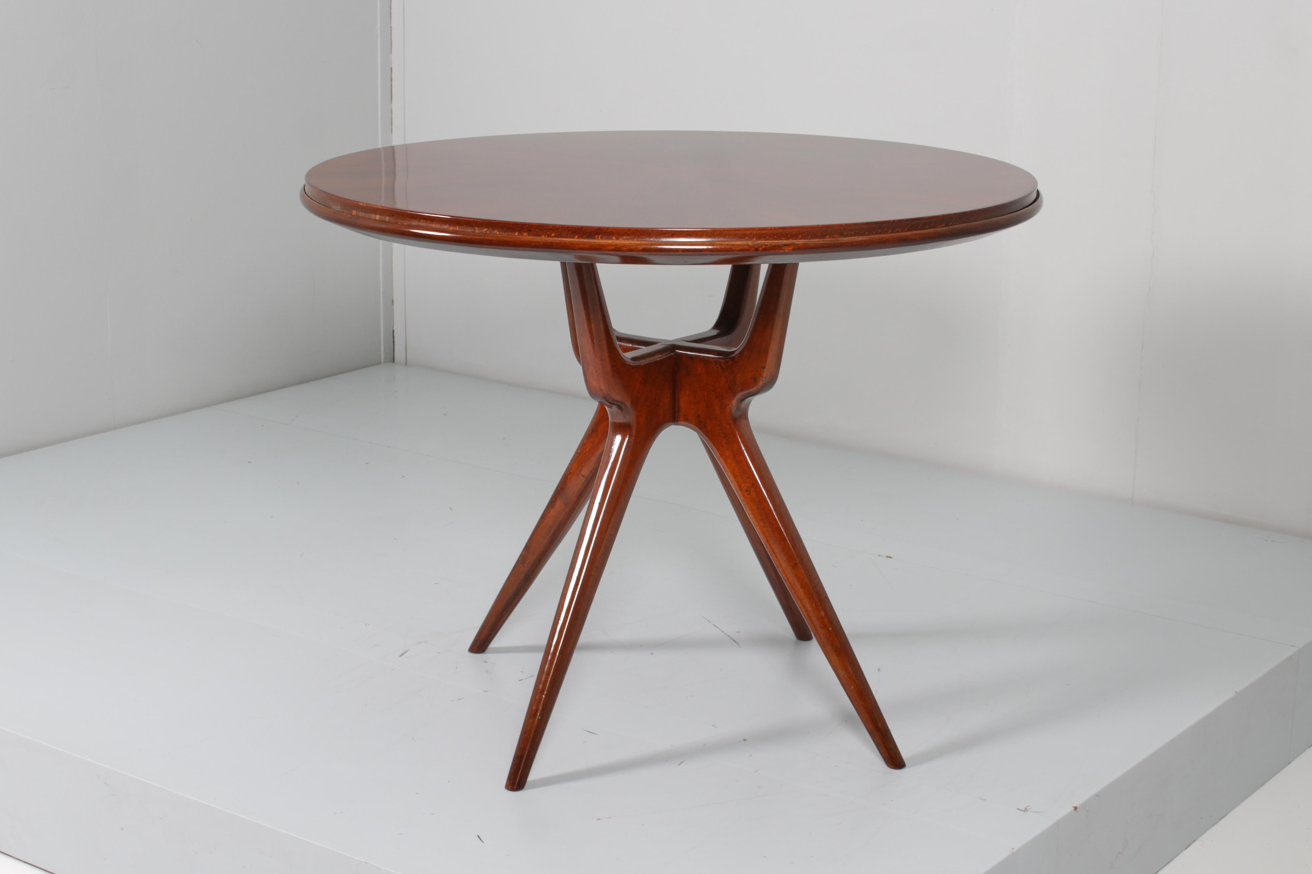 Mid-Century I. Parisi Style Restored Round Wooden Table Cantù, 50s Italy In Good Condition In Palermo, IT