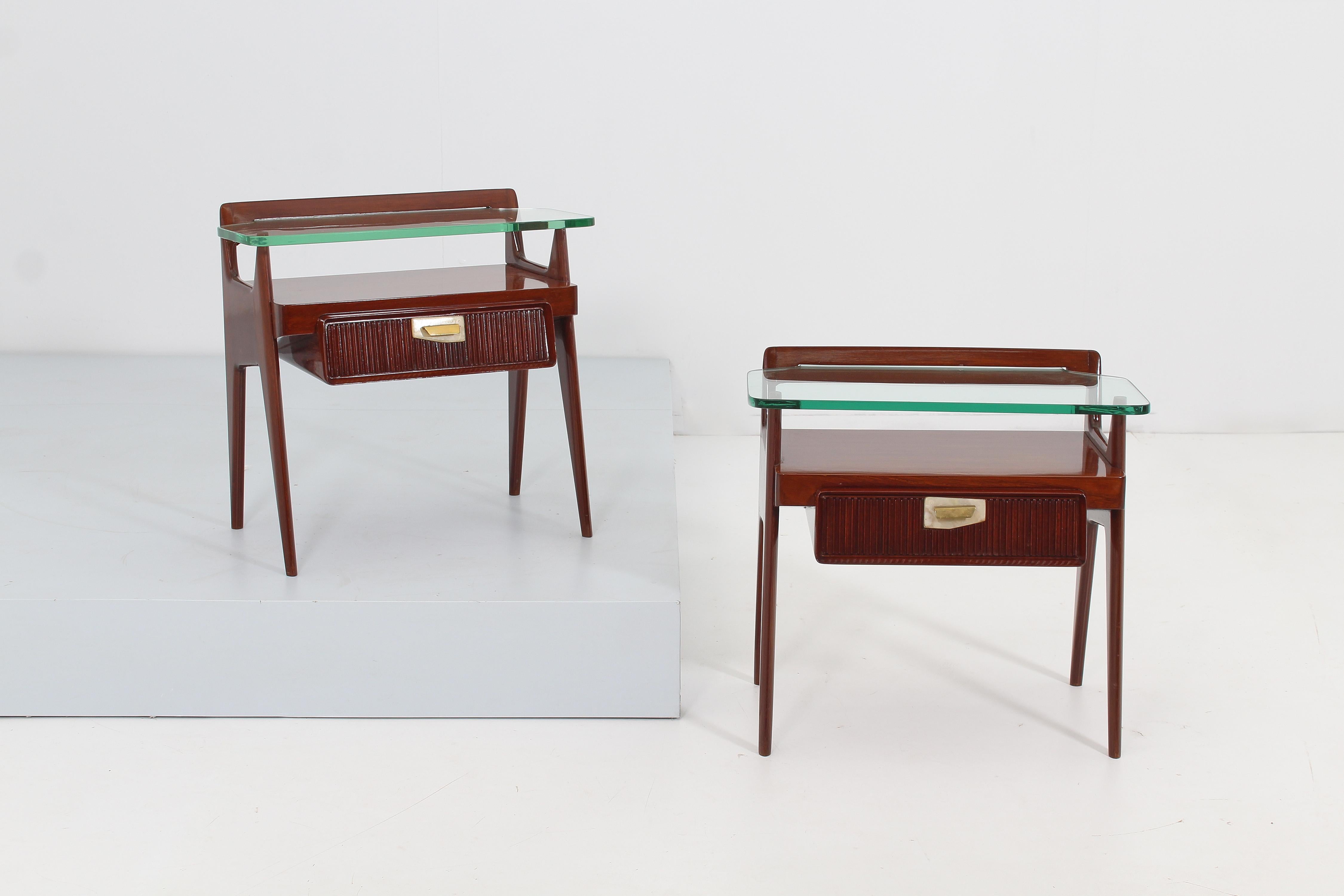 Pair of beautiful dark wood bedside tables with front drawer and thick Nile green glass top, restored. Attributed to Ico Parisi for Galleria Mobilì d' Arte Cantù, 1950s
Wear consistent with age and use.
 