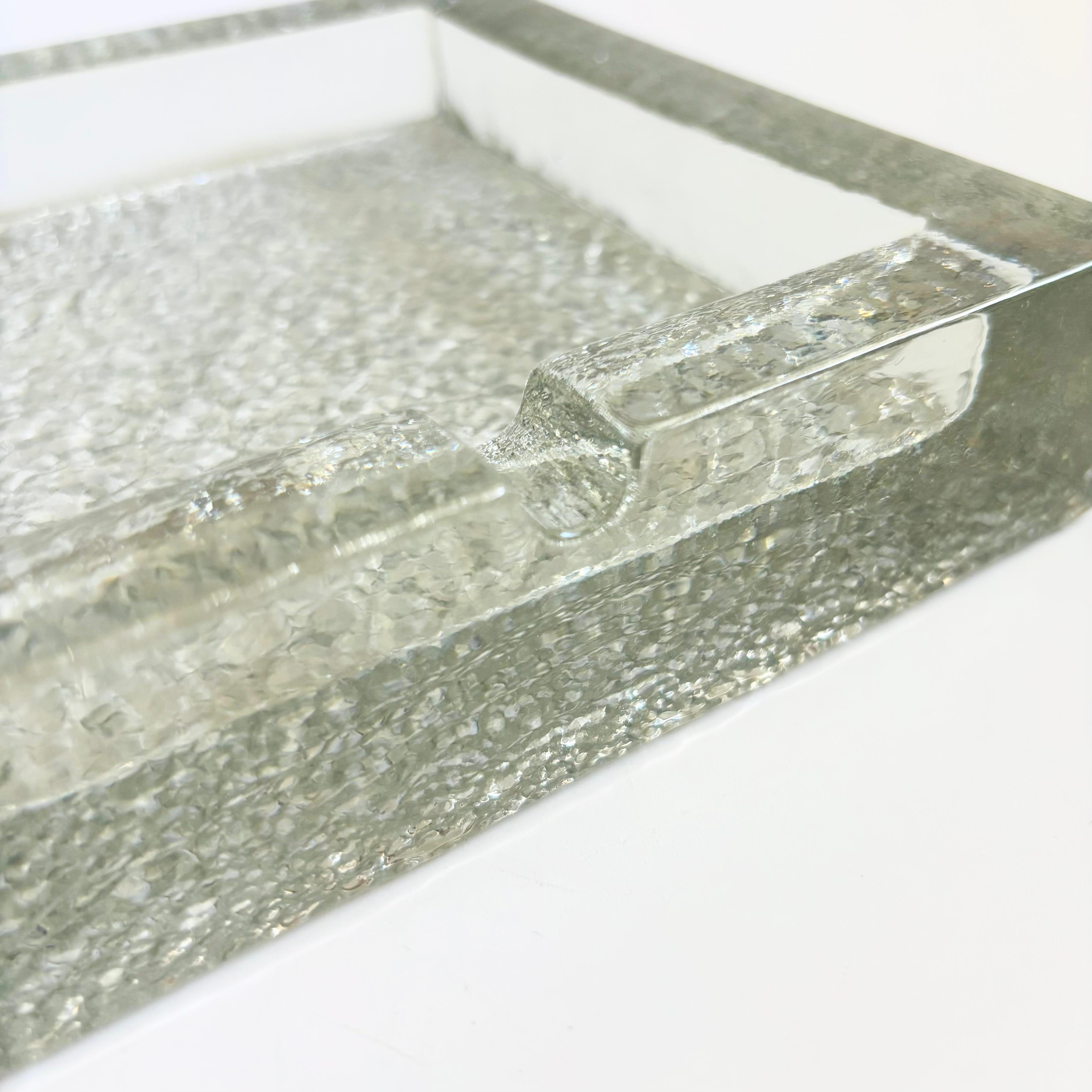Vetro Posacenere in vetro scandinavo a forma di blocco di ghiaccio del metà del secolo scorso in vendita
