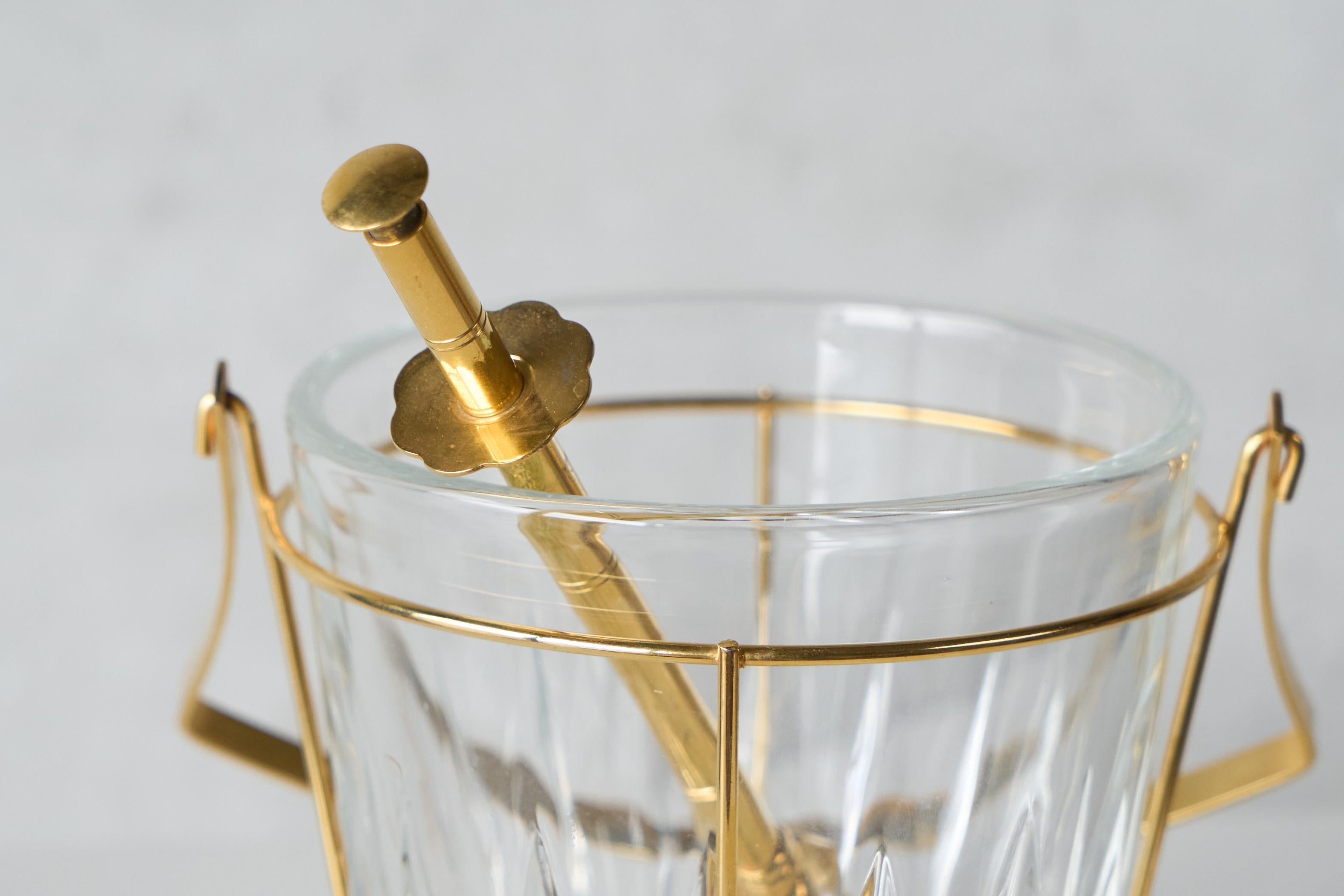 Mid Century Eiskübel und Zange aus Kristall und Messing Frankreich 1960er Jahre im Zustand „Gut“ im Angebot in Meer, VAN