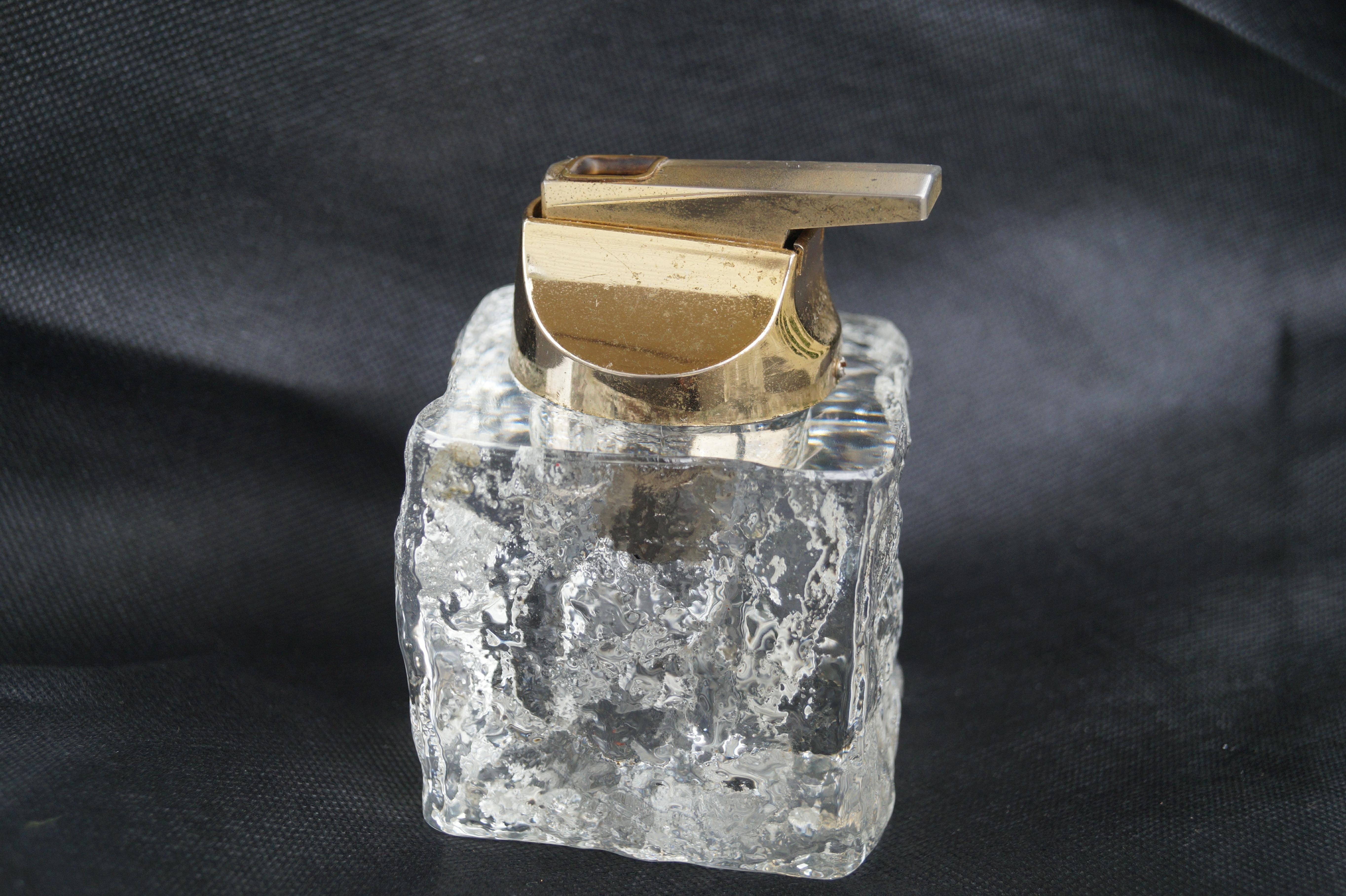 Mid Century Ice cube Table Lighter Antonio Imperatore Murano Glass Style 1970's finales del siglo XX en venta
