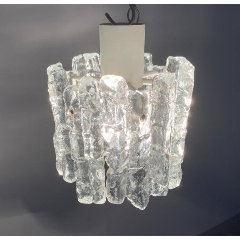 Lampada da soffitto in vetro ghiaccio di Kalmar, 1960 In condizioni buone in vendita a Hamburg, DE