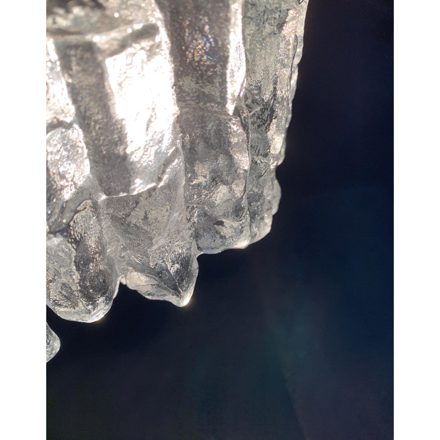 Metallo Lampadario in vetro ghiaccio di metà secolo di Kalmar in vendita