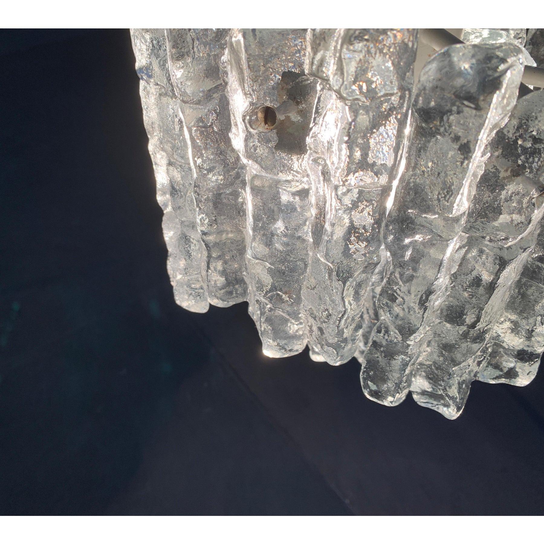 Lampadario in vetro ghiaccio di metà secolo di Kalmar in vendita 1