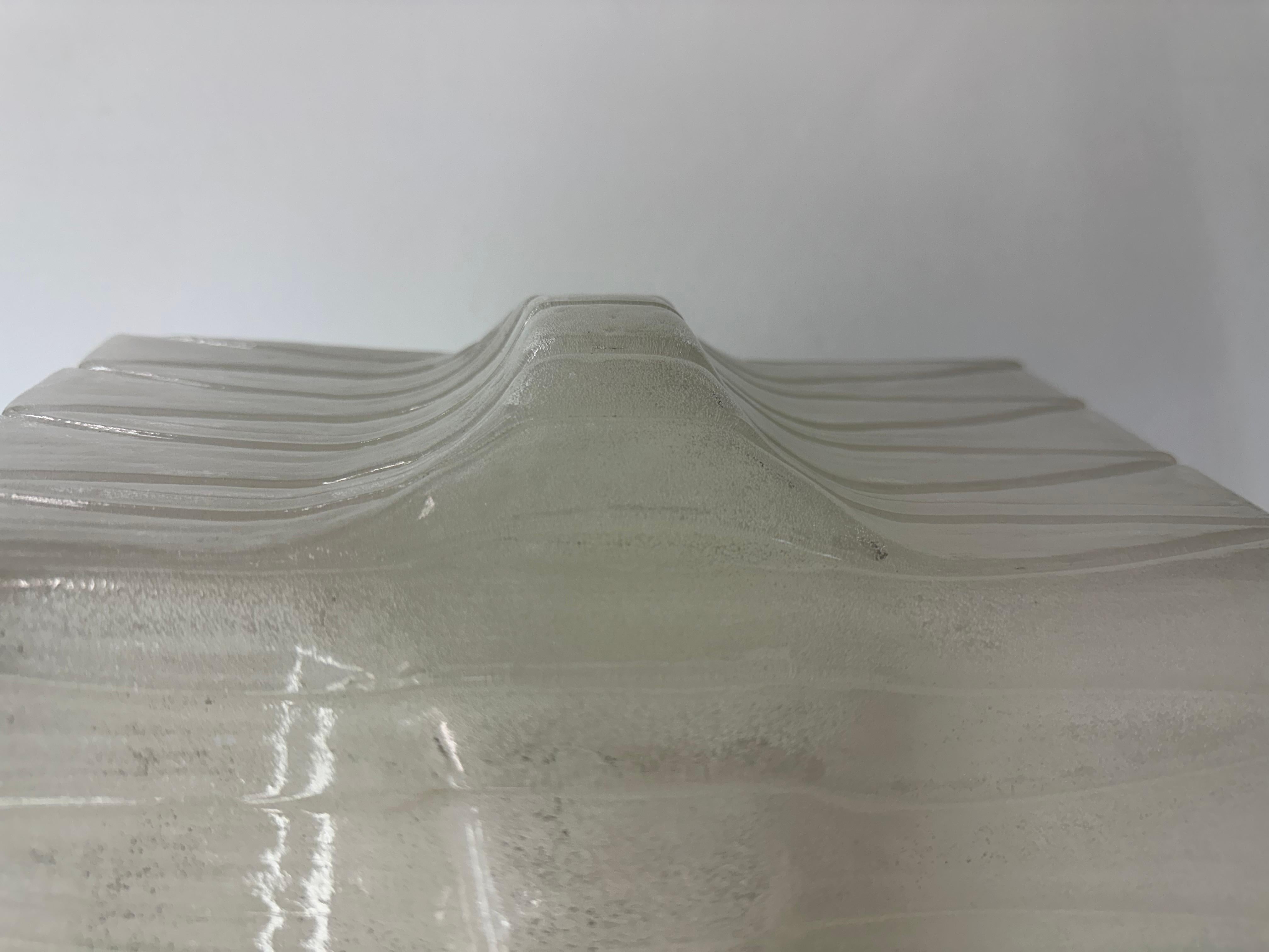 Lampada a sospensione in lucite ghiaccio di metà secolo, anni '70 in vendita 3