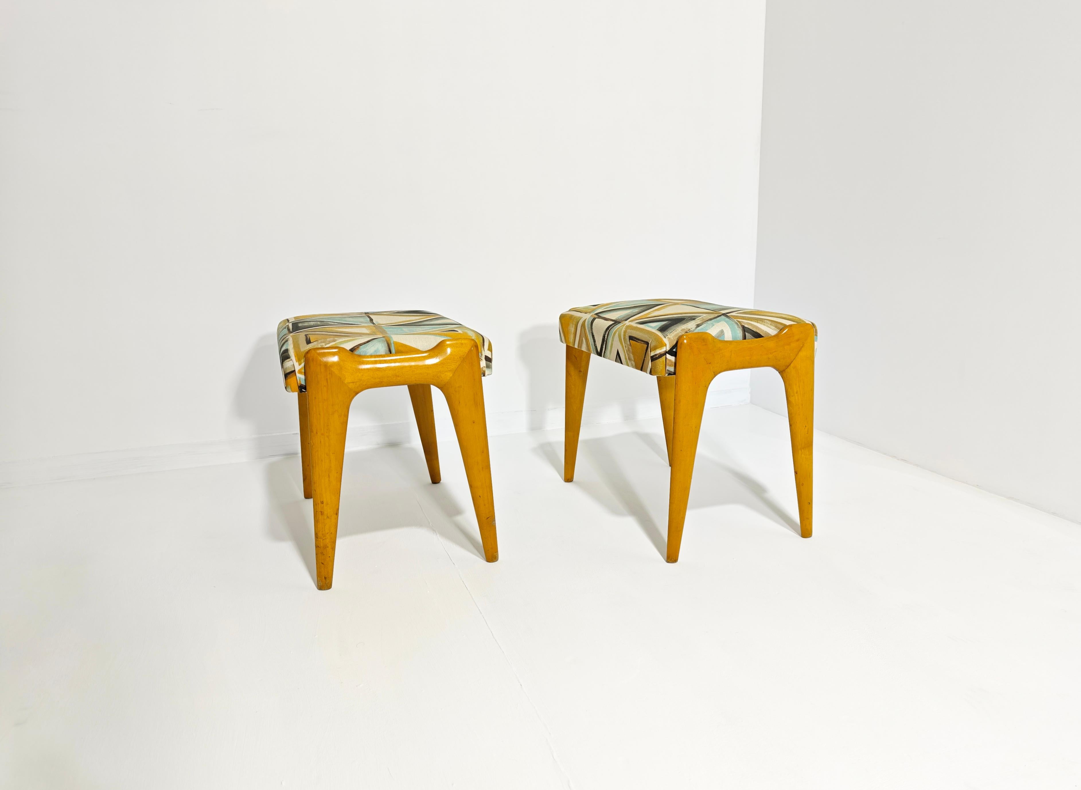 Sgabelli di metà secolo Ico Parisi per Cantu' Italia Coppia di sgabelli in Wood Wood Italia anni '50 in vendita 1
