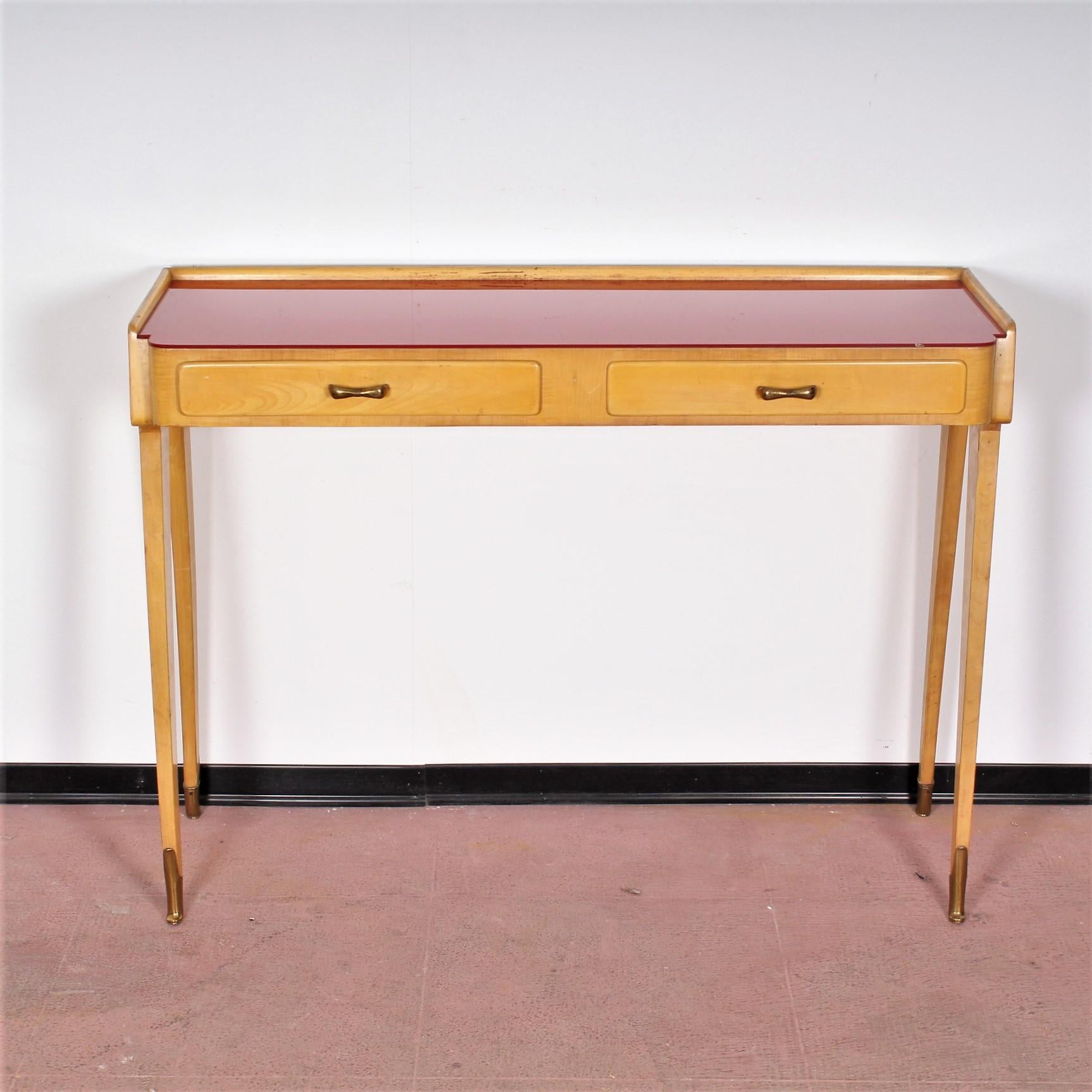 Beautiful maple wood console table with two front drawers, brass feet and red colored glass top. Ico Parisi attribuition, Cantù - Italia production of the 1950s.
Wear consistent with age and use.