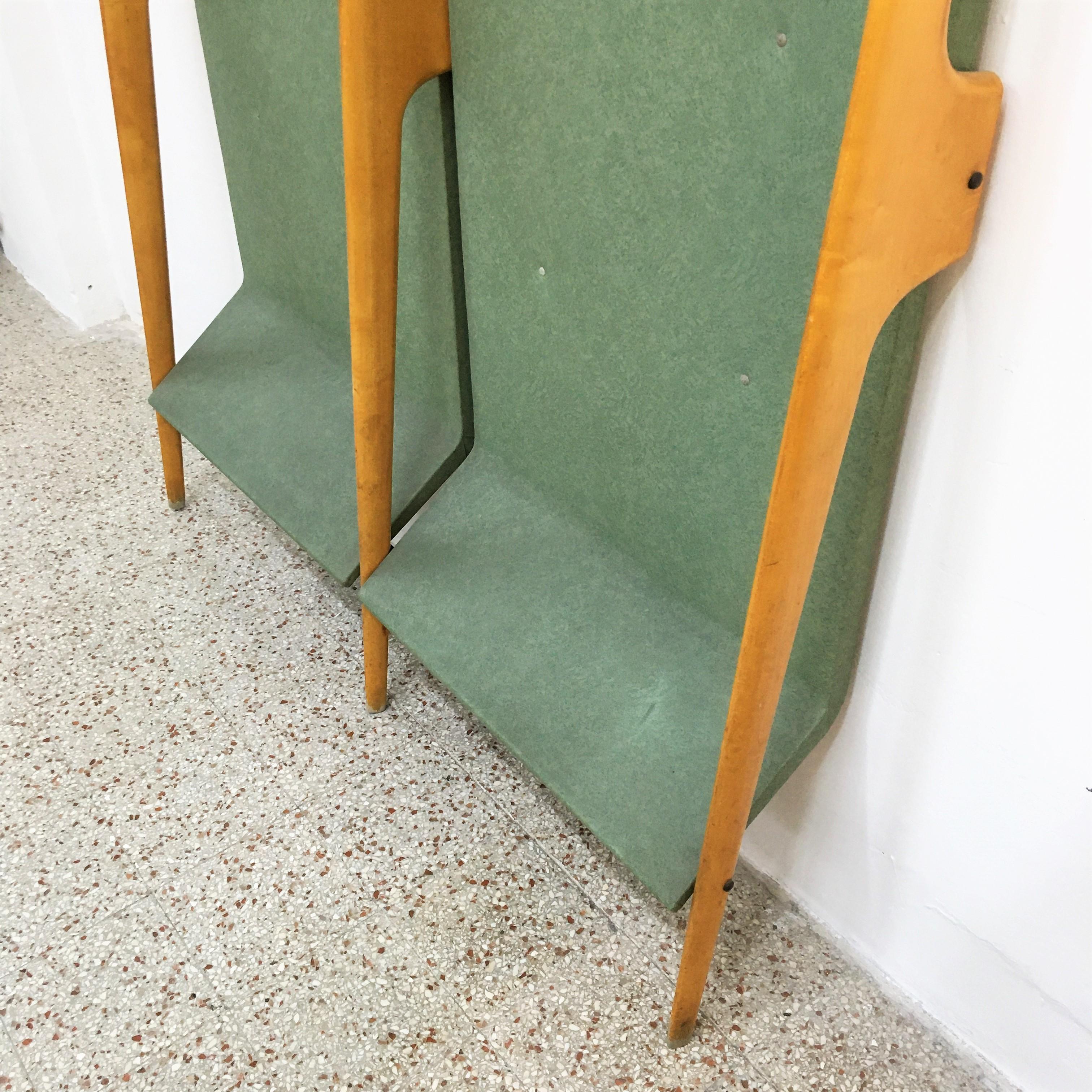 Mid-Century Ico Parisi Wall Hanger in Light Wood with Glass Shelf 50s Italy In Good Condition In Palermo, IT