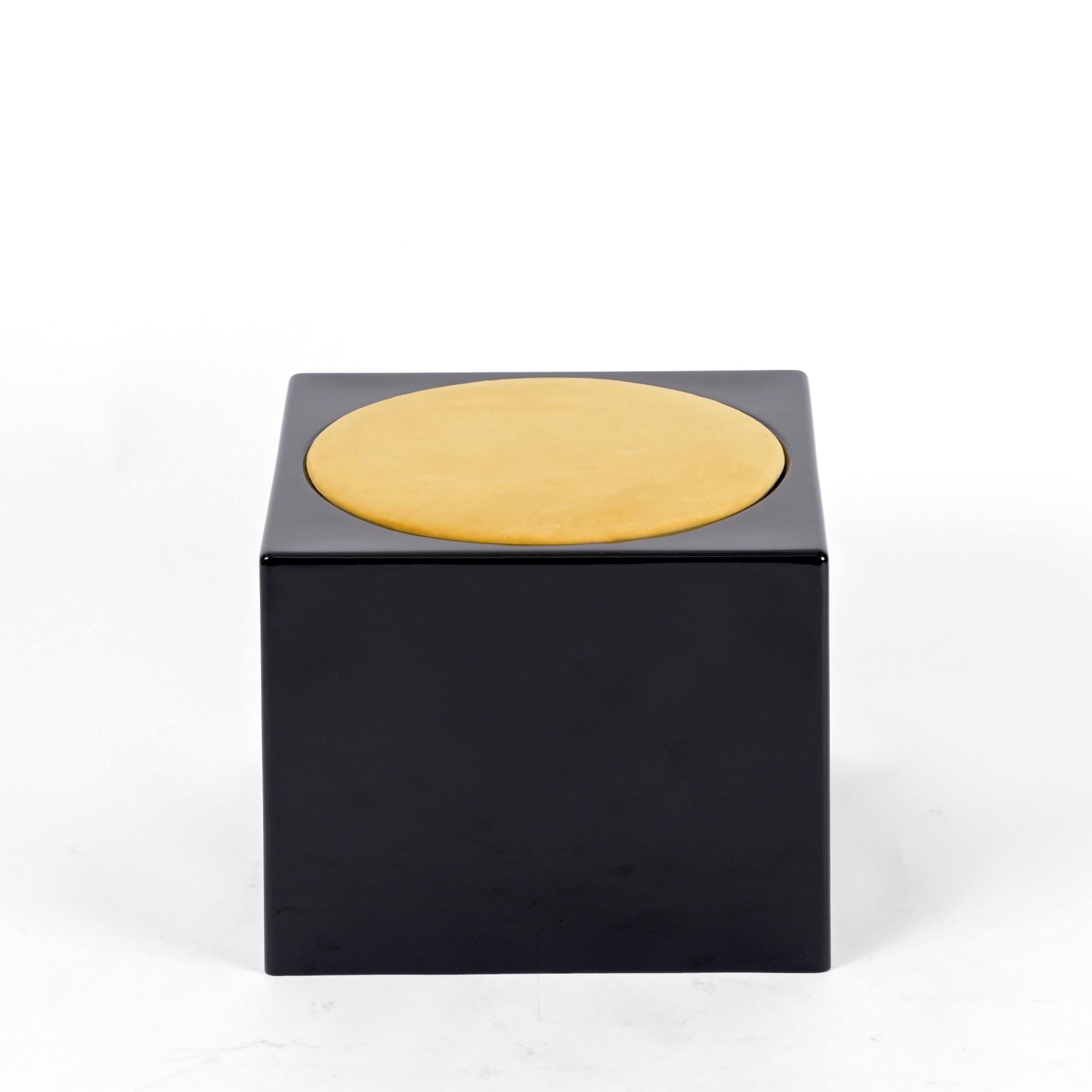 Stunning cube-shaped pouf stool 