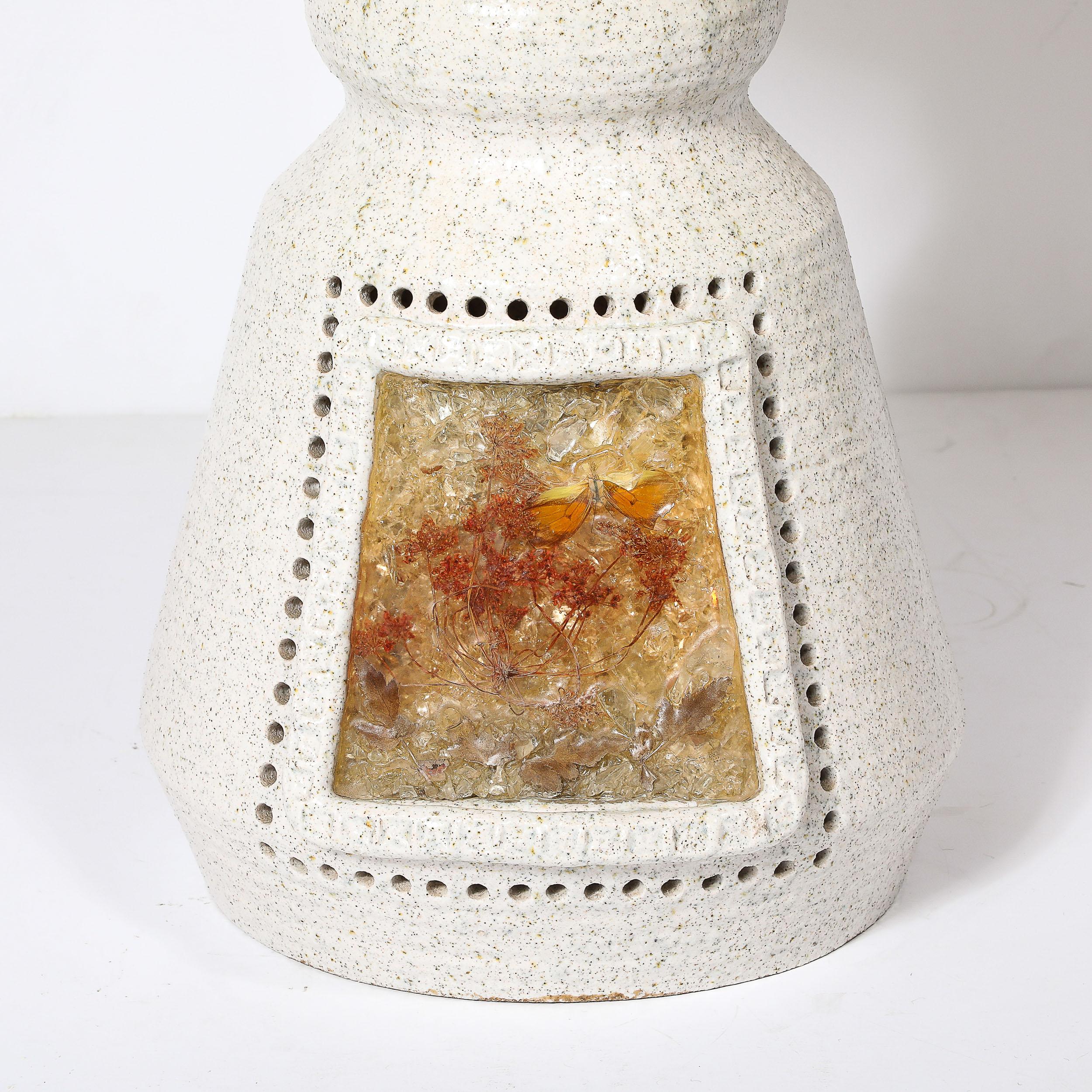 Mid-Century Modern Mid-Century Illuminated Amber Resin Naturalistic Motif White Ceramic Table Lamp For Sale