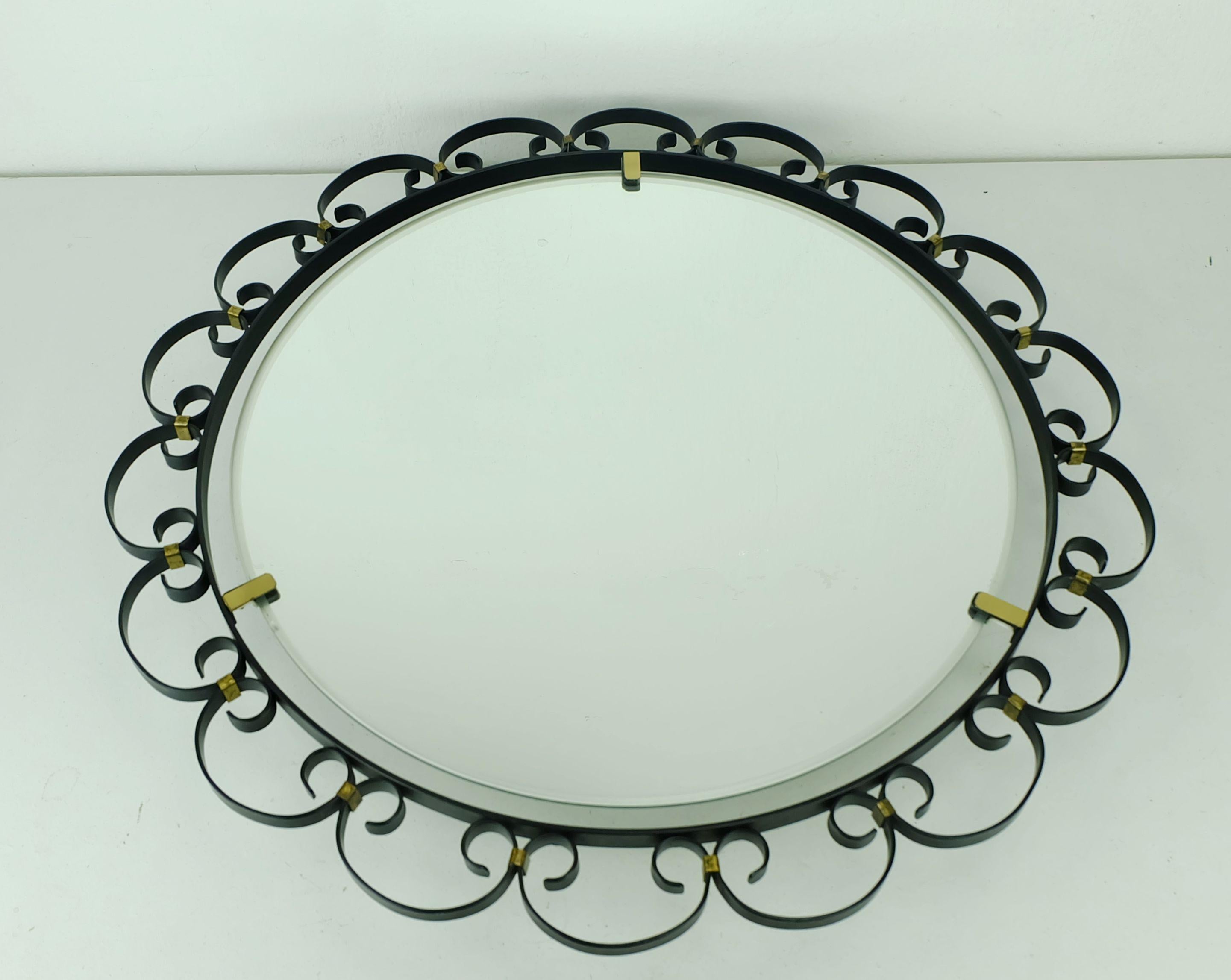 MIROIR MURAL lumineux du milieu du siècle avec cadre en fer et laiton Hillebrand années 60 Bon état - En vente à Mannheim, DE